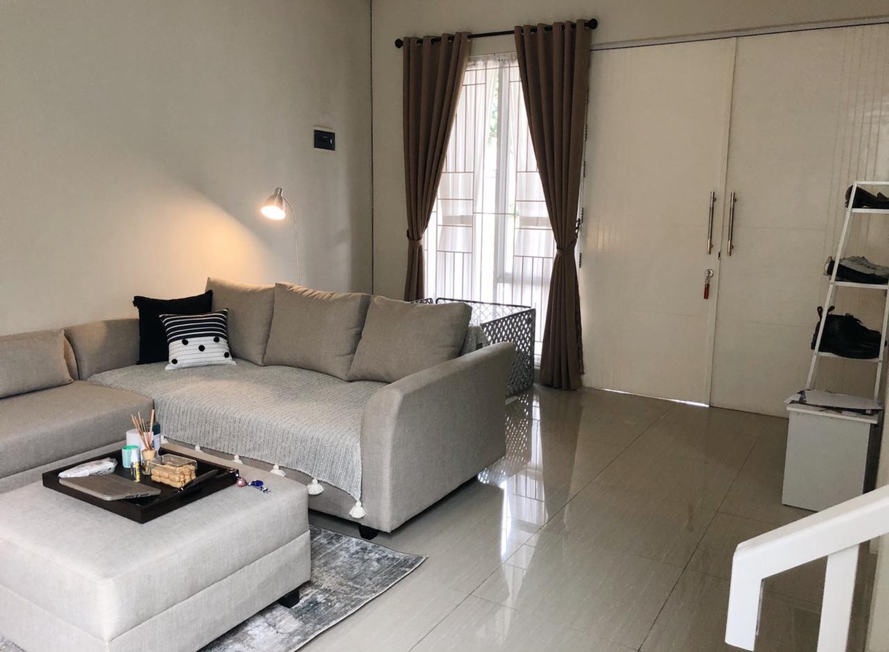 Rumah Cantik Semi Furnished  di Bukit Dago