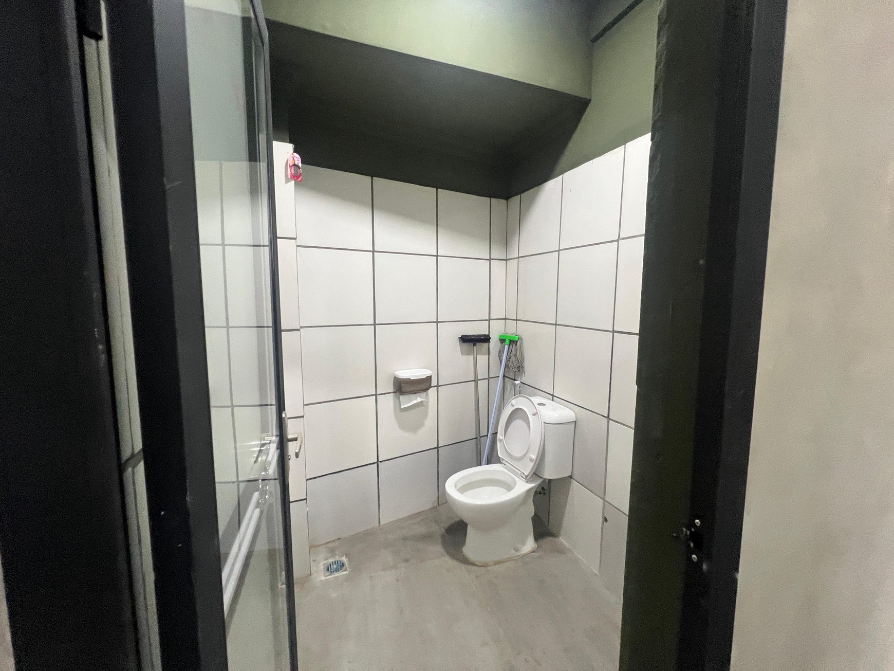 ruang kantor di ampera tb simatupang furnish jakarta selatan 