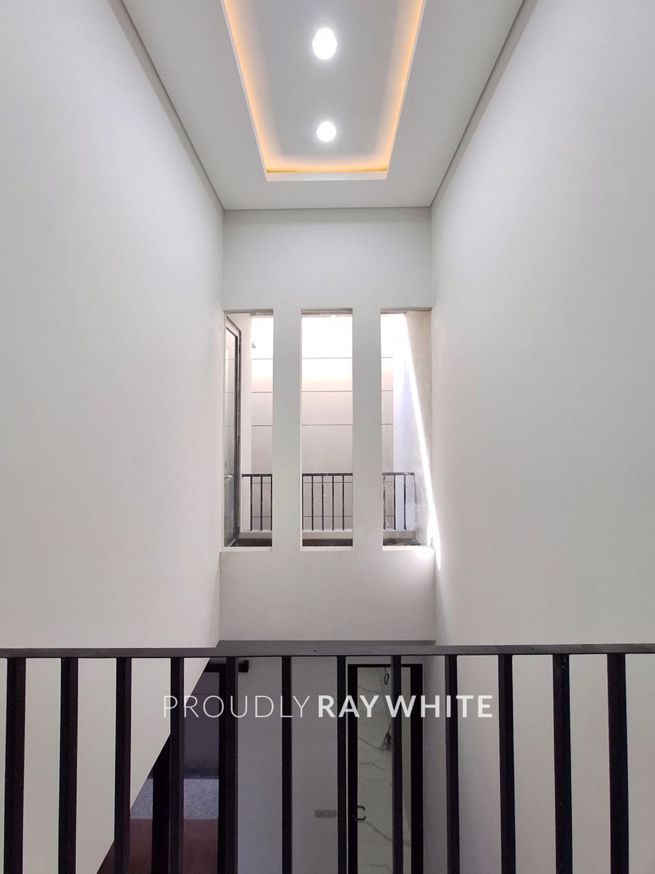 RUMAH MEWAH BARU GRESH, MANYAR JAYA SURABAYA