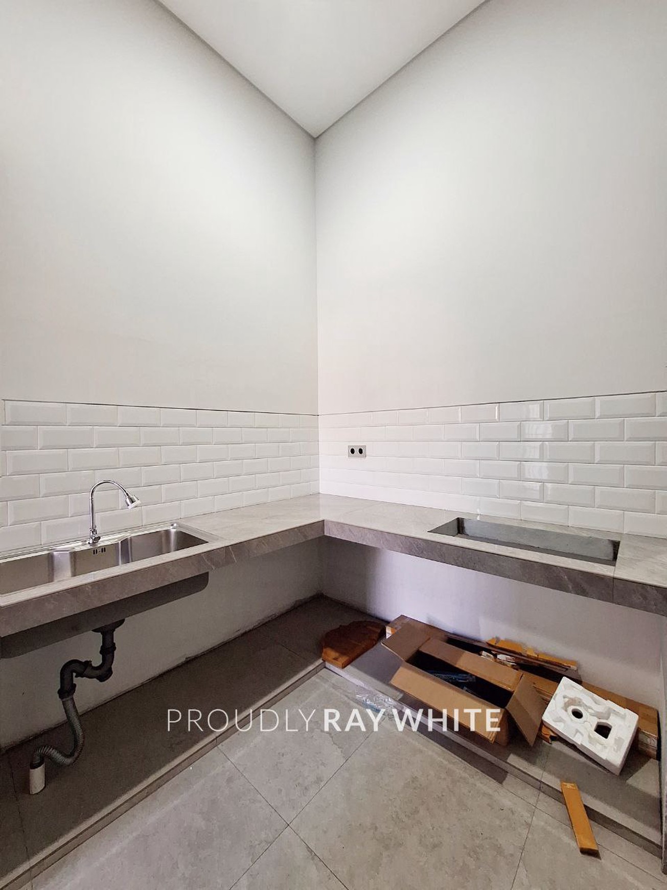 RUMAH MEWAH BARU GRESH, MANYAR JAYA SURABAYA