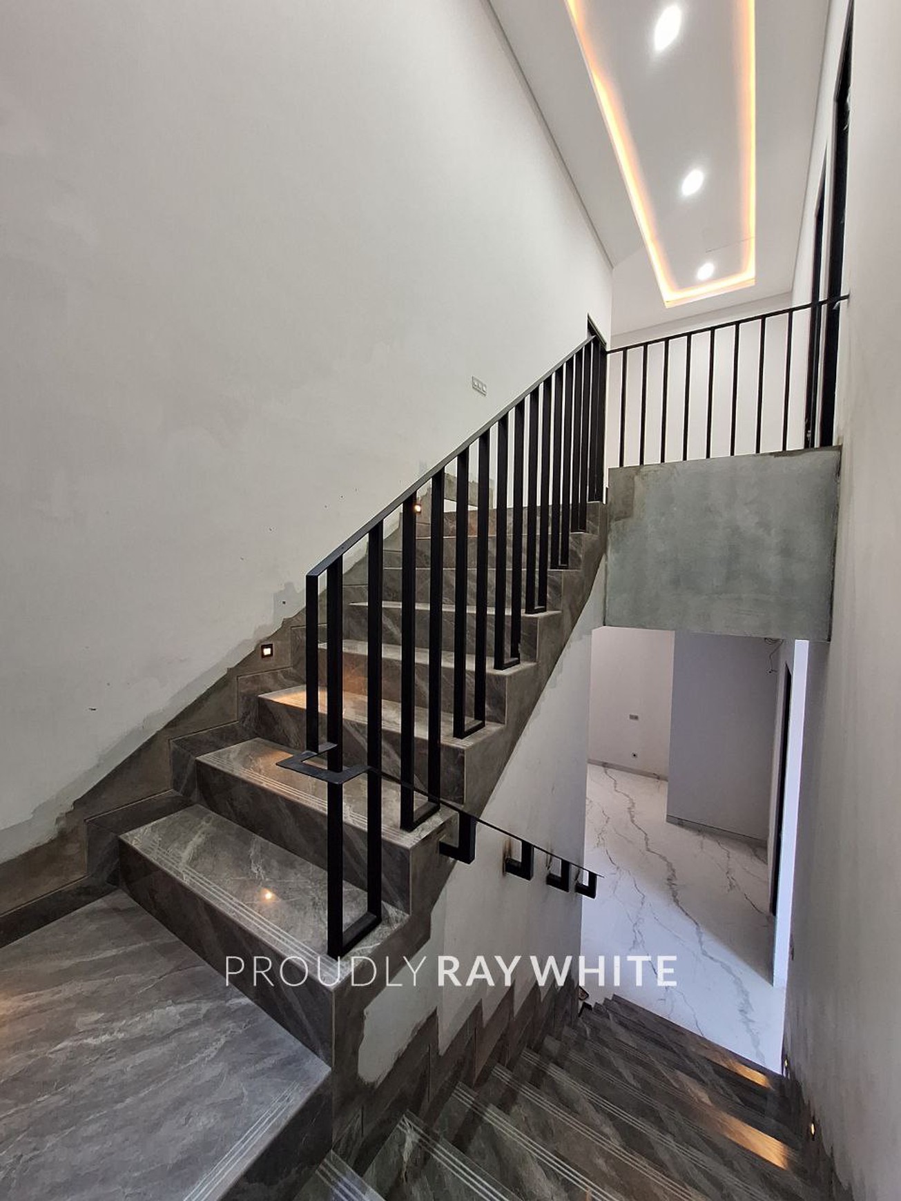 RUMAH MEWAH BARU GRESH, MANYAR JAYA SURABAYA