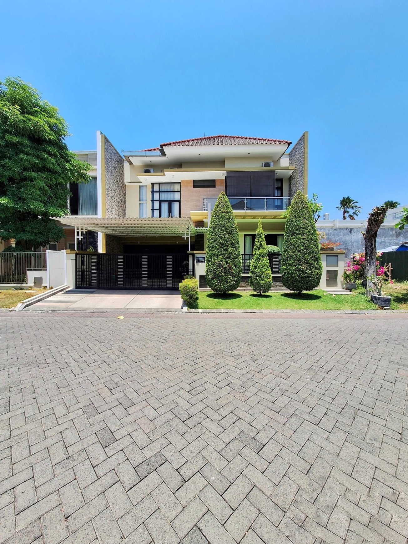 Rumah Mewah Minimalis Modern Siap Huni di Pakuwon City