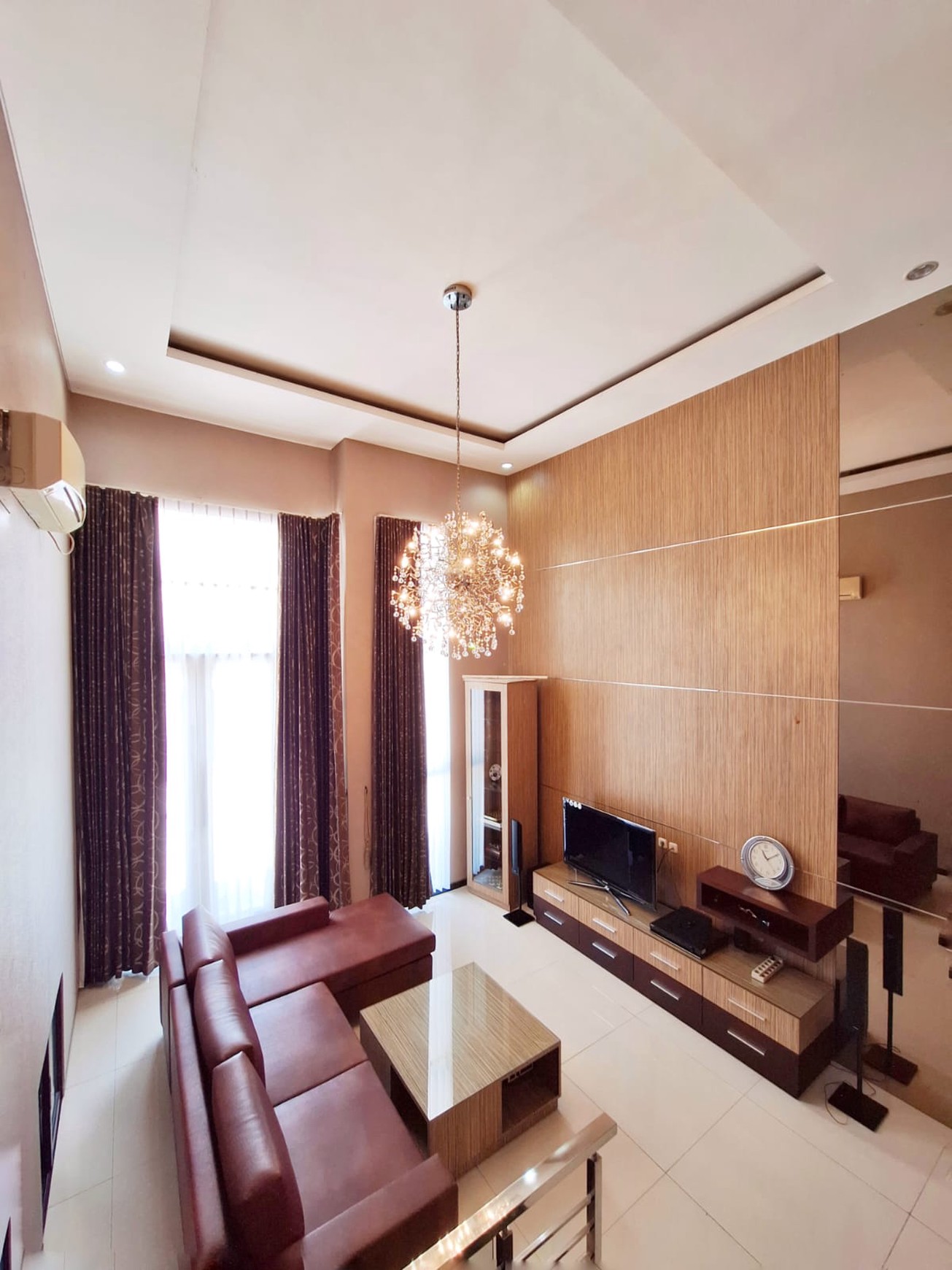 Rumah Mewah Minimalis Modern Siap Huni di Pakuwon City