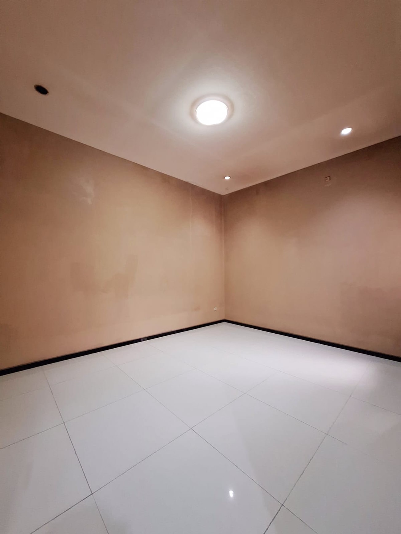 Rumah Mewah Minimalis Modern Siap Huni di Pakuwon City