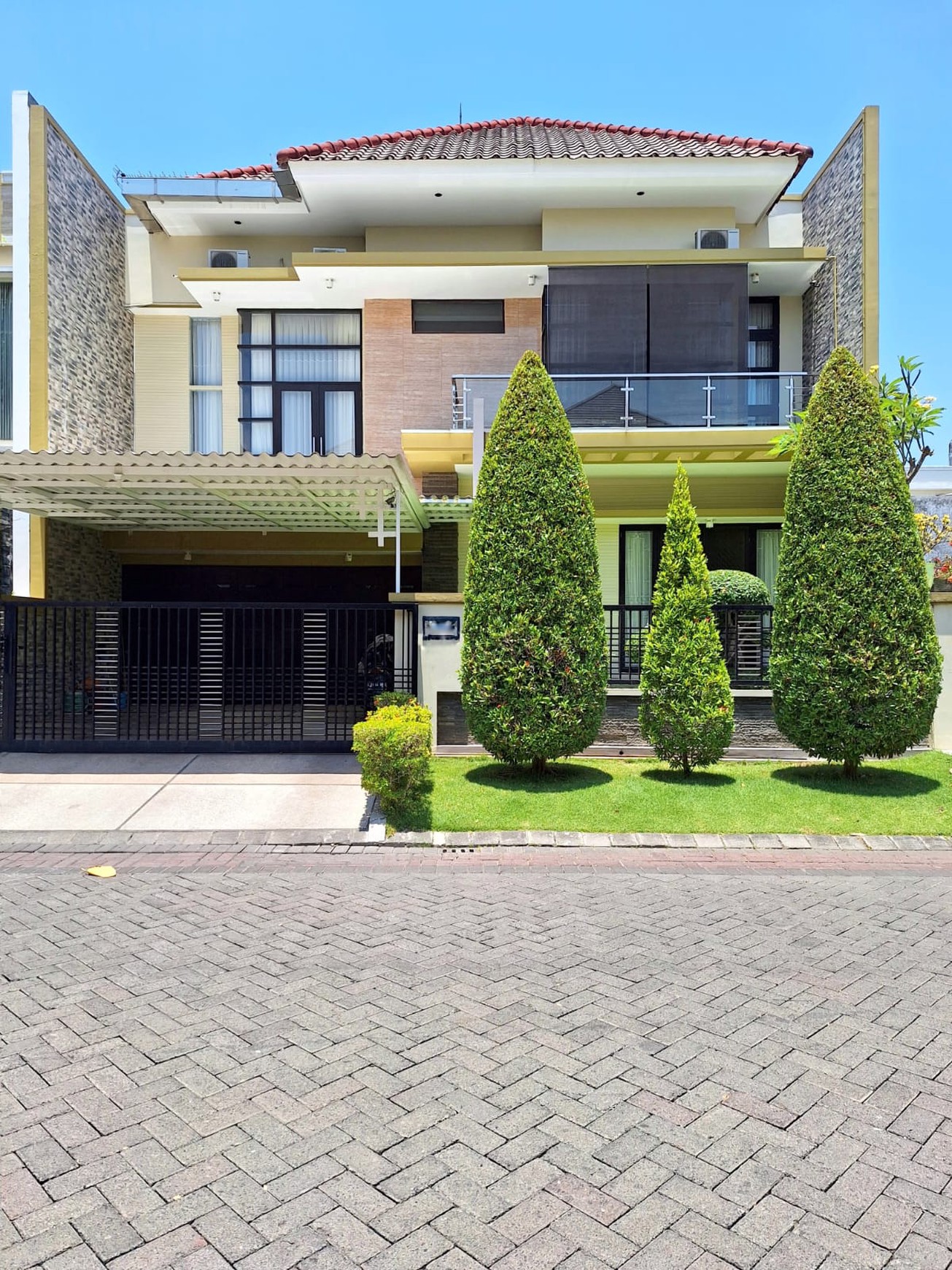 Rumah Mewah Minimalis Modern Siap Huni di Pakuwon City