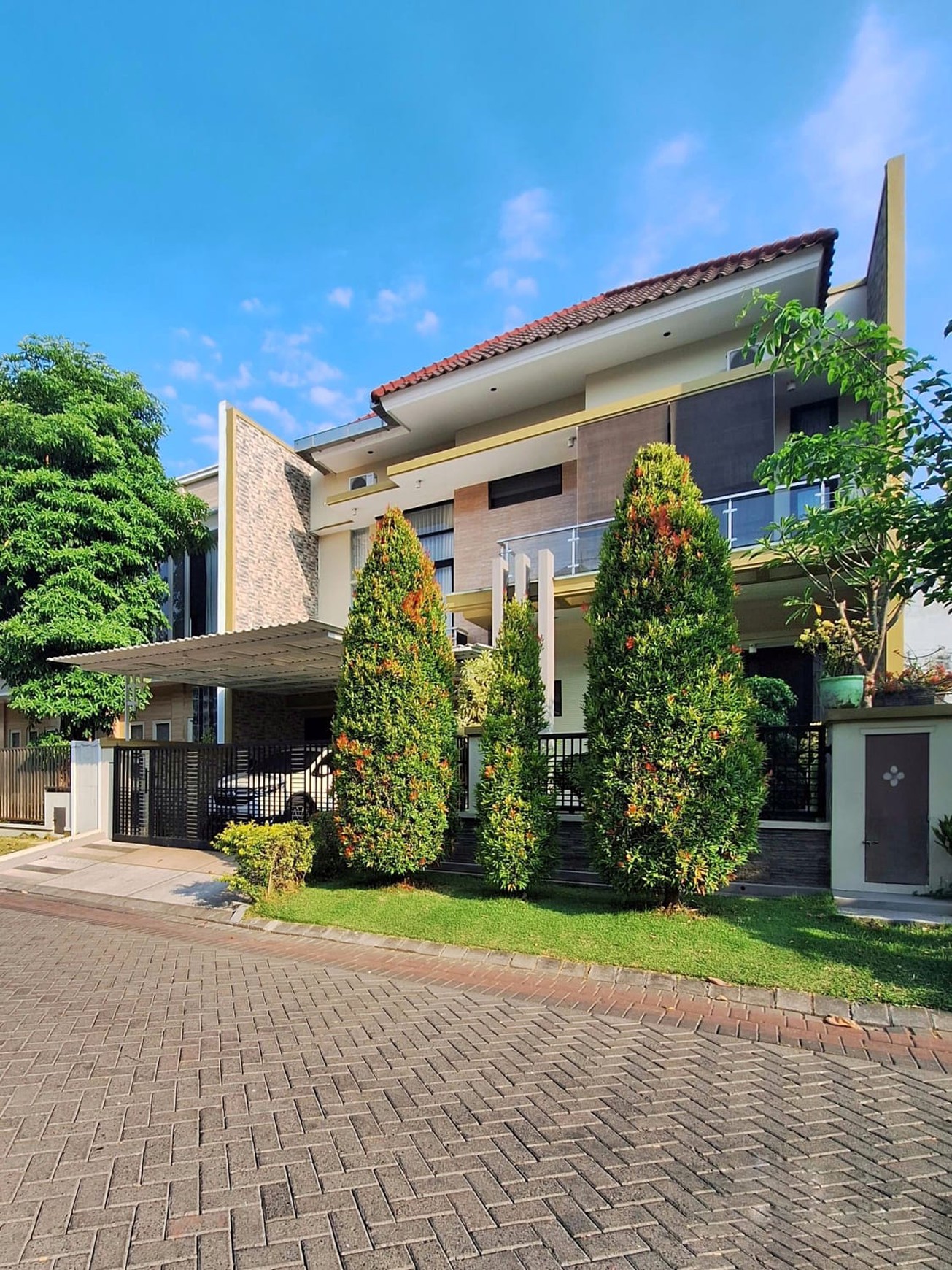 Rumah Mewah Minimalis Modern Siap Huni di Pakuwon City