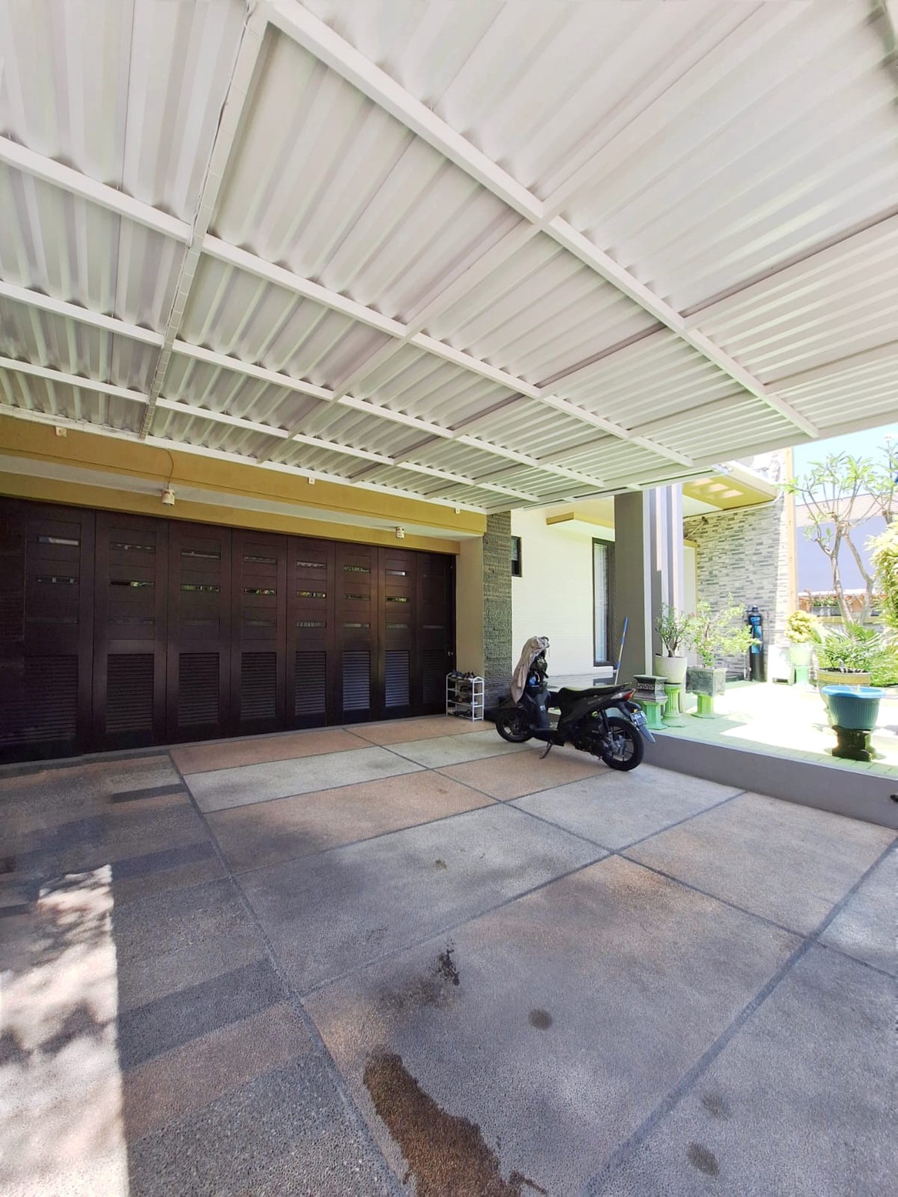 Rumah Mewah Minimalis Modern Siap Huni di Pakuwon City