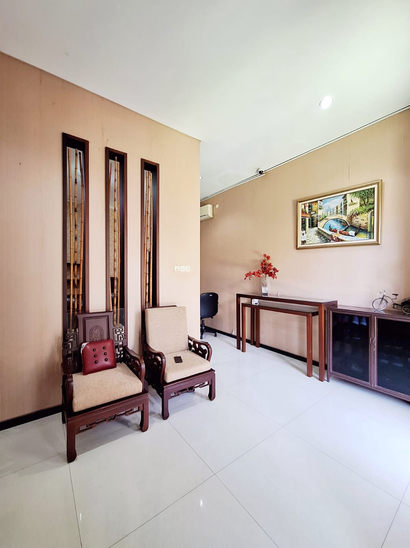 Rumah Mewah Minimalis Modern Siap Huni di Pakuwon City