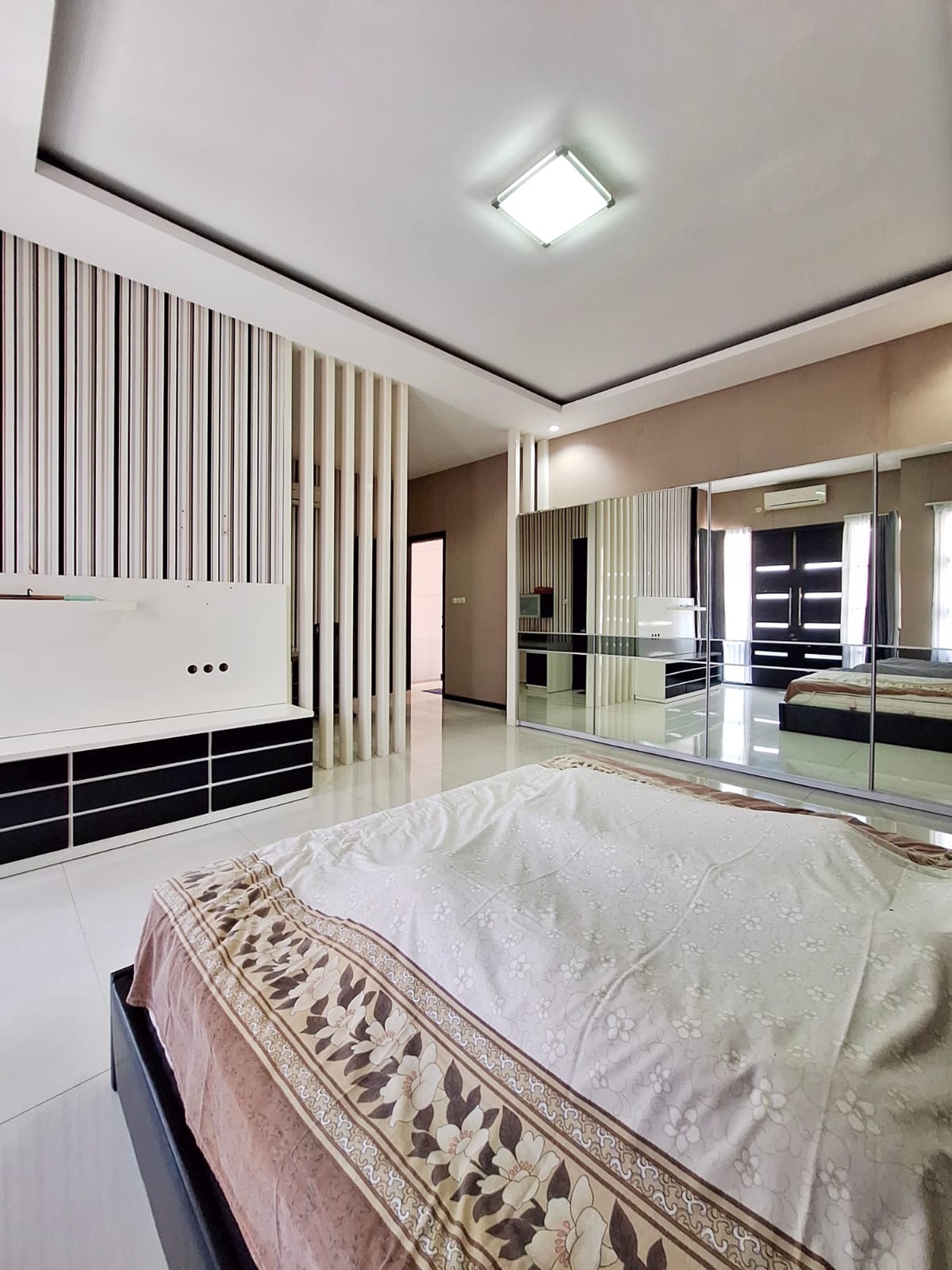 Rumah Mewah Minimalis Modern Siap Huni di Pakuwon City