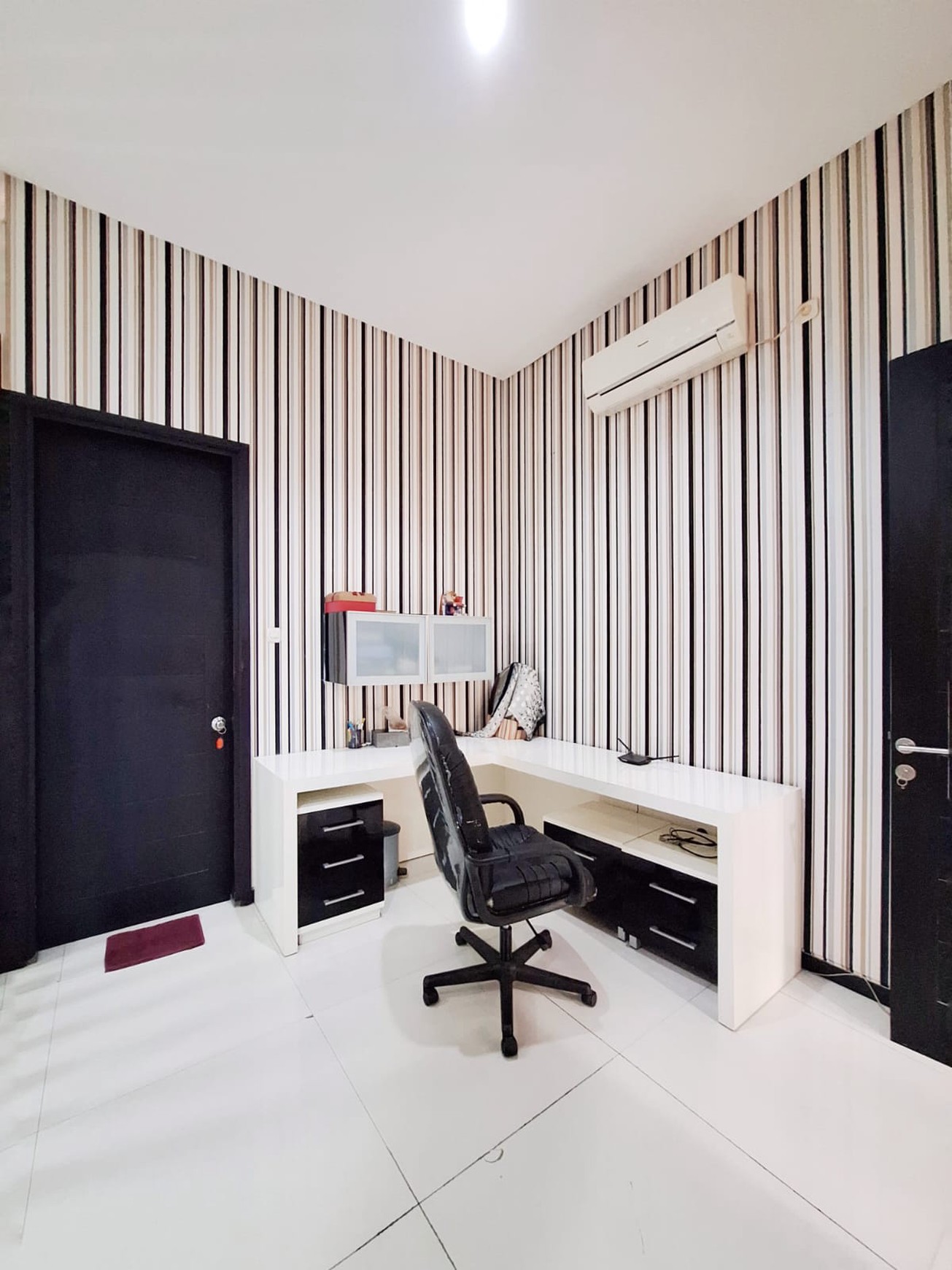 Rumah Mewah Minimalis Modern Siap Huni di Pakuwon City