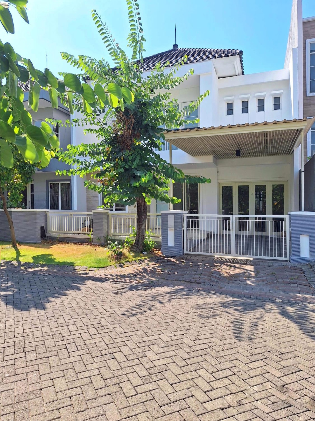 Rumah Mewah 2 Lantai Siap Huni , di Pakuwon City Surabaya