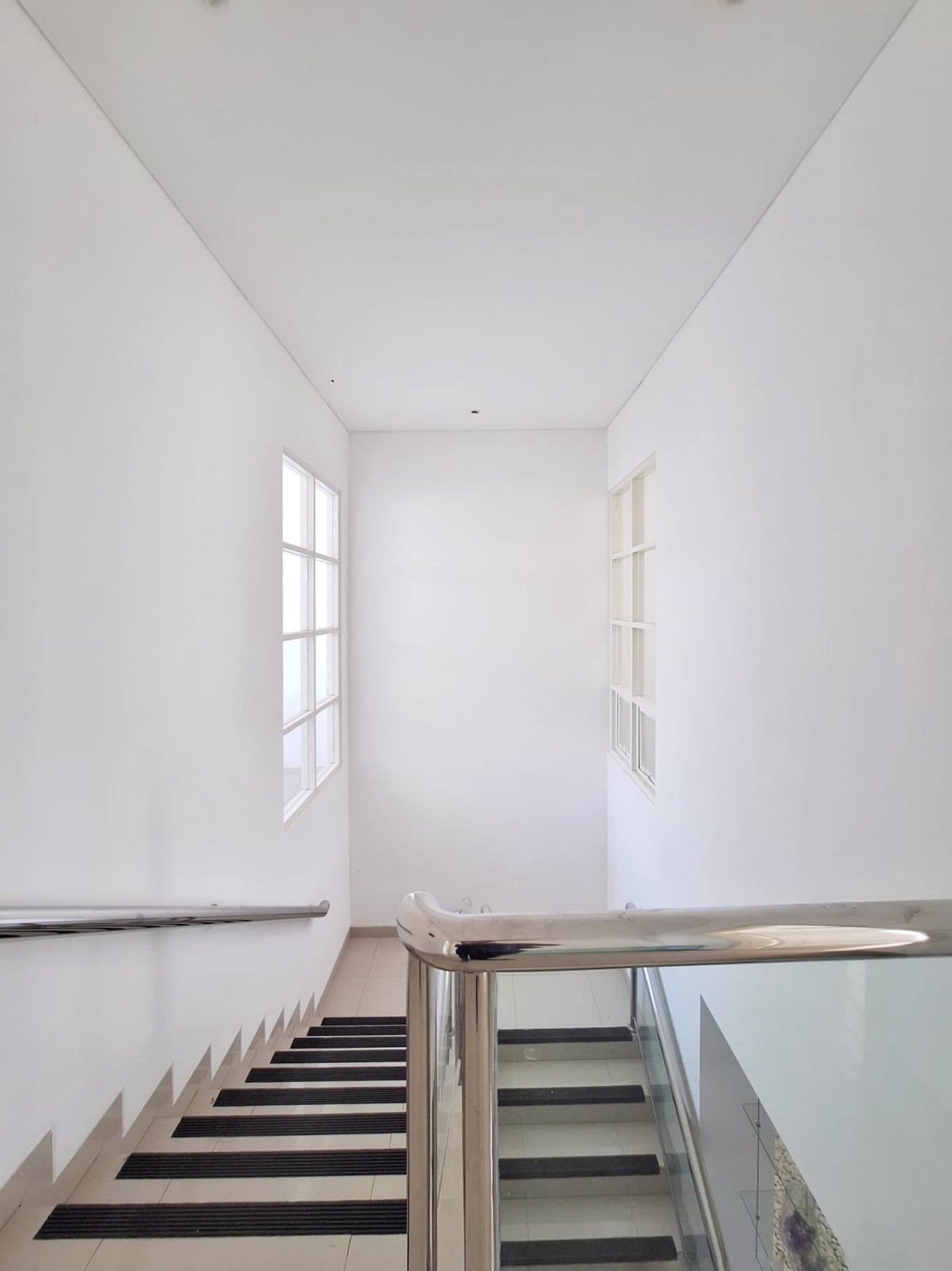 Rumah Mewah 2 Lantai Siap Huni , di Pakuwon City Surabaya