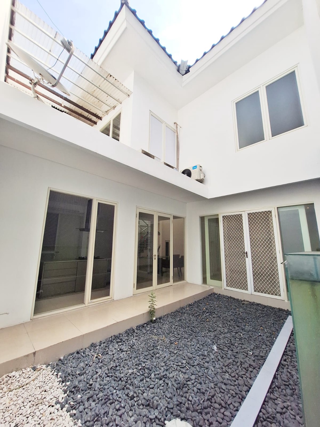 Rumah Mewah 2 Lantai Siap Huni , di Pakuwon City Surabaya