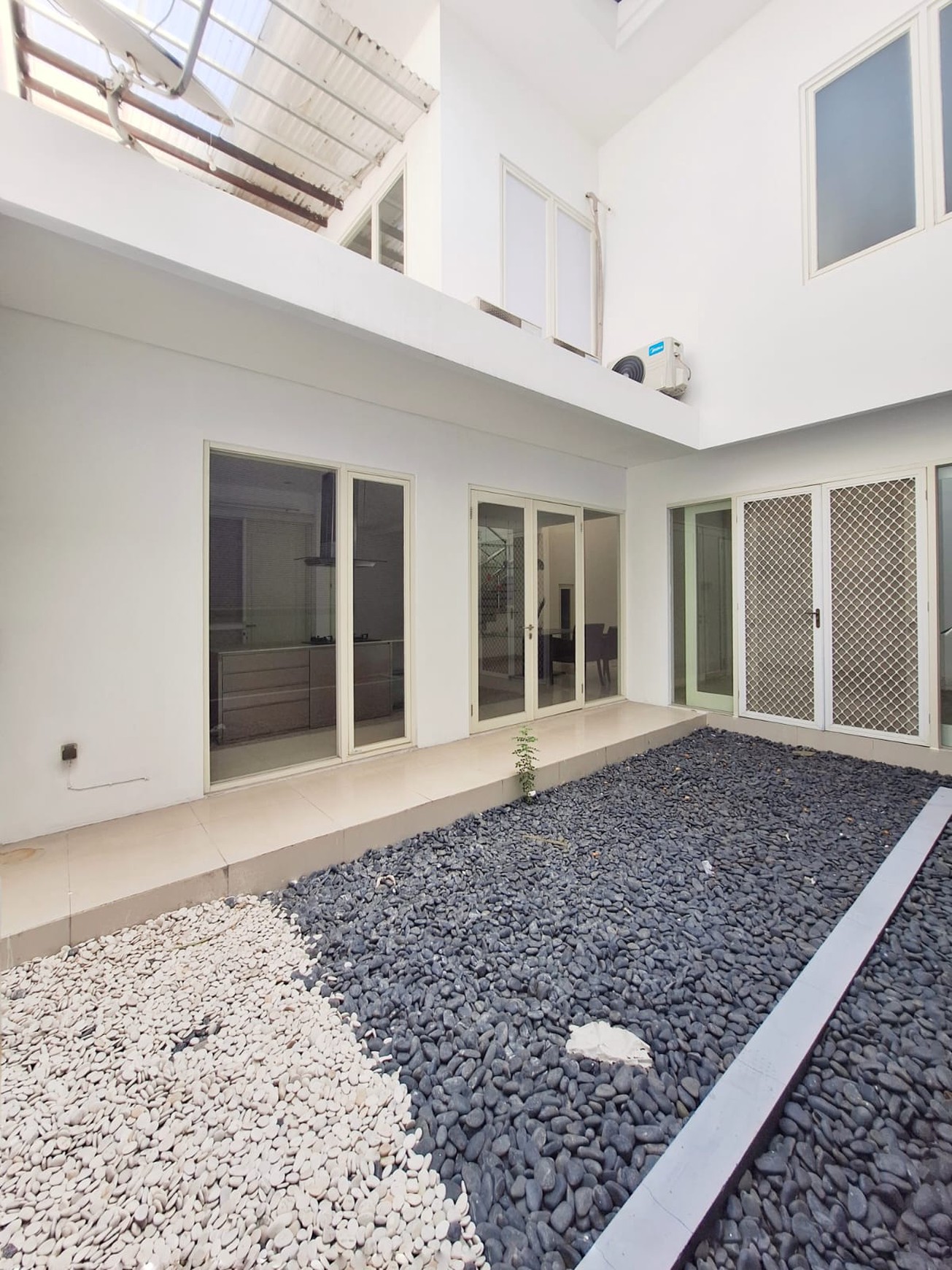 Rumah Mewah 2 Lantai Siap Huni , di Pakuwon City Surabaya