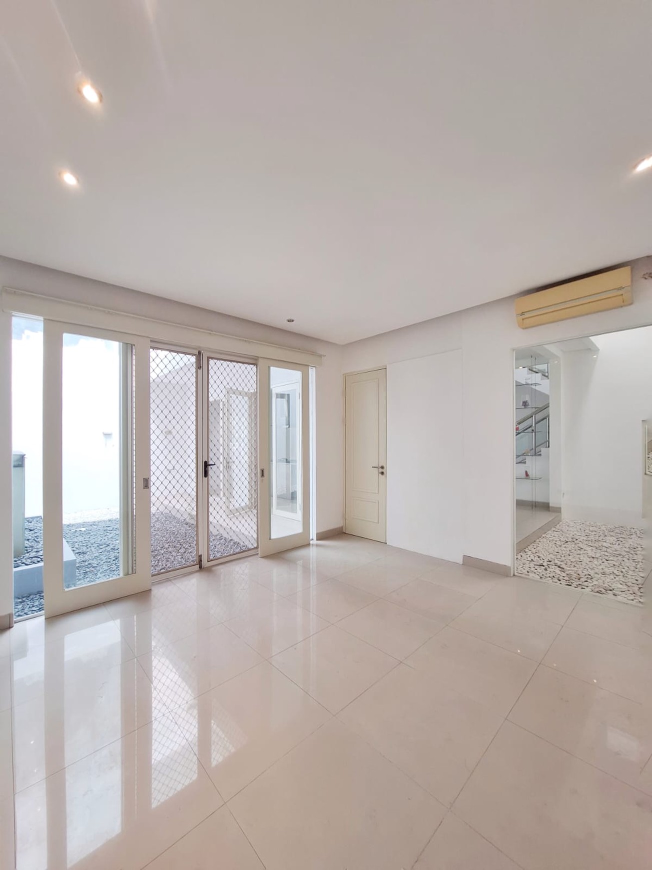 Rumah Mewah 2 Lantai Siap Huni , di Pakuwon City Surabaya