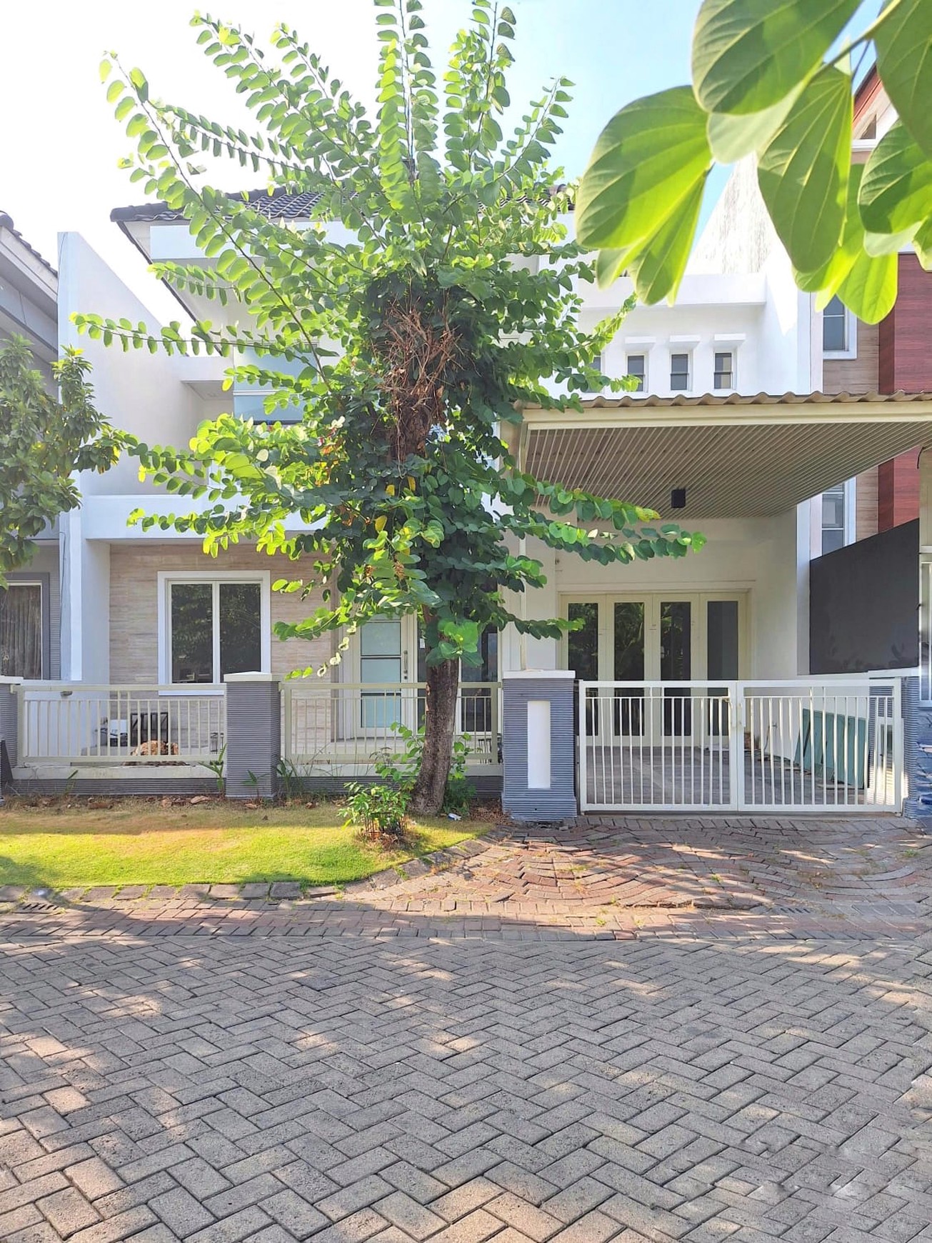 Rumah Mewah 2 Lantai Siap Huni , di Pakuwon City Surabaya