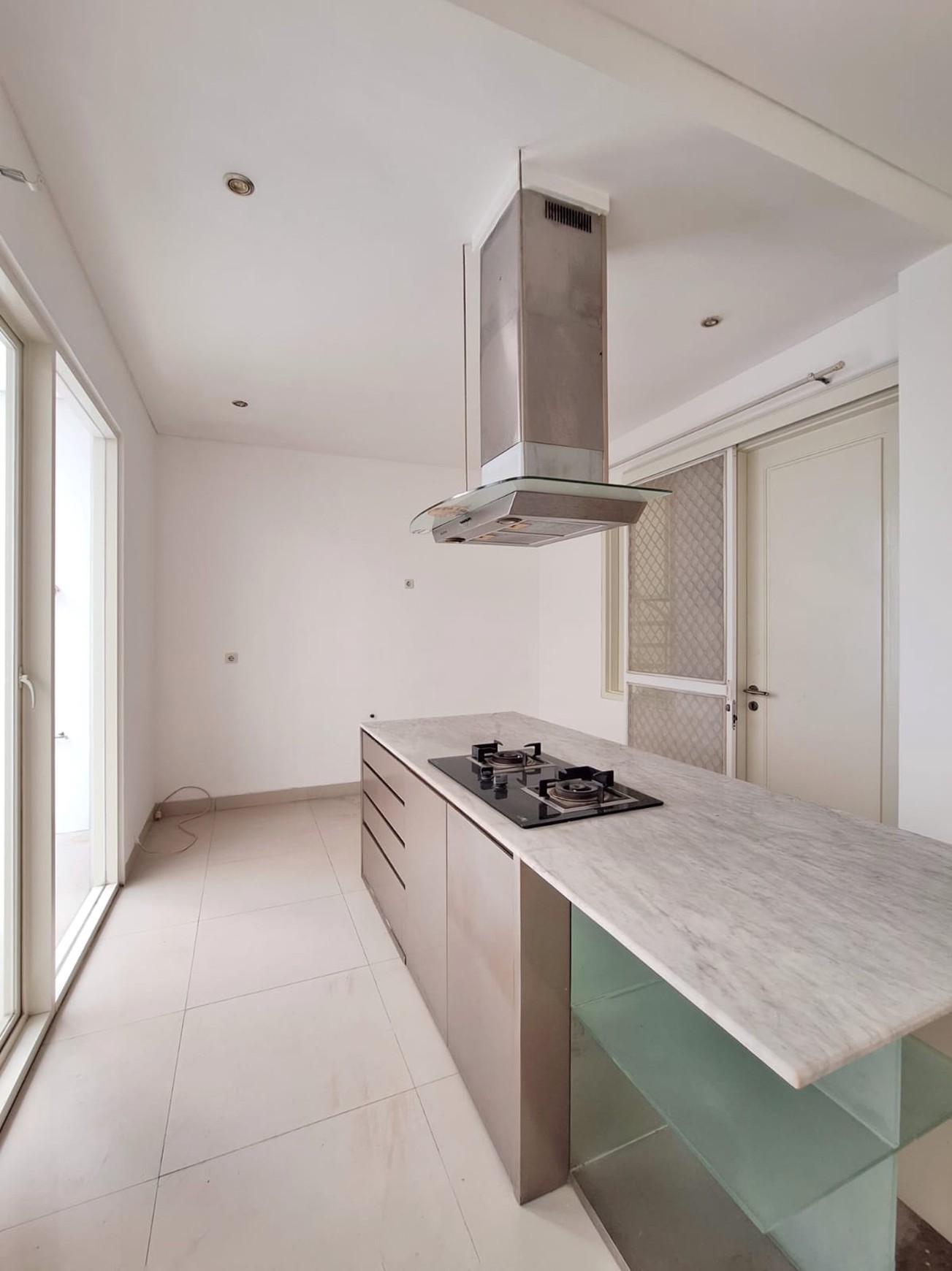 Rumah Mewah 2 Lantai Siap Huni , di Pakuwon City Surabaya