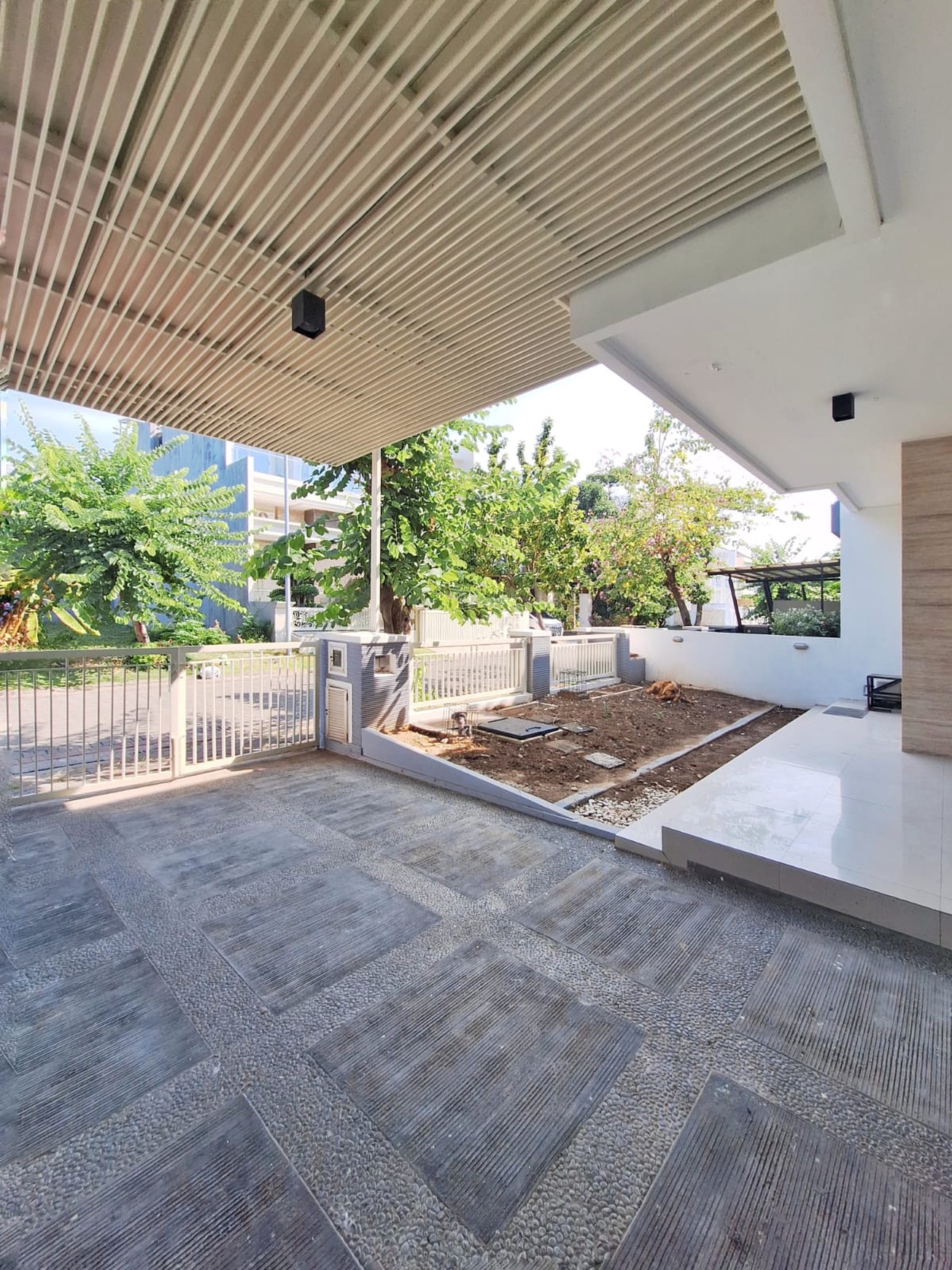 Rumah Mewah 2 Lantai Siap Huni , di Pakuwon City Surabaya