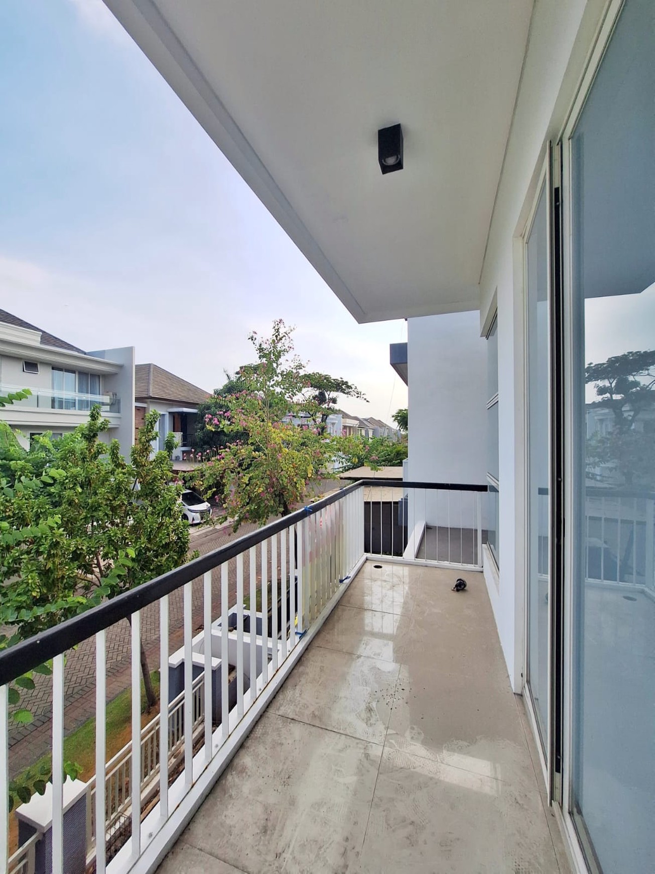 Rumah Mewah 2 Lantai Siap Huni , di Pakuwon City Surabaya