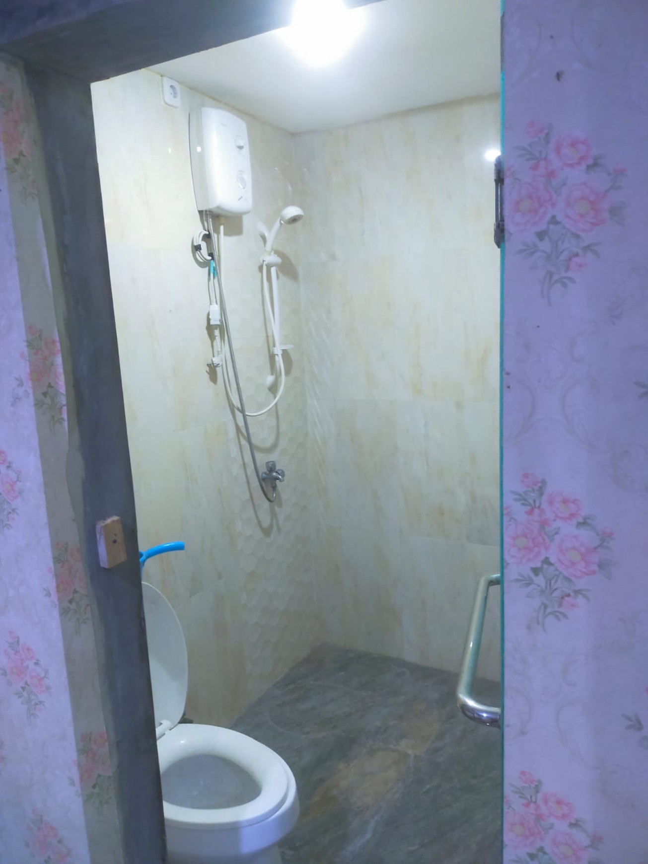 RUMAH NYAMAN SIAP HUNI 2 LANTAI SHM, SEMOLOWARU SURABAYA