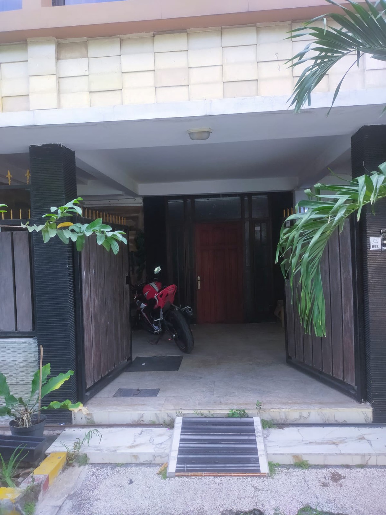 RUMAH NYAMAN SIAP HUNI 2 LANTAI SHM, SEMOLOWARU SURABAYA