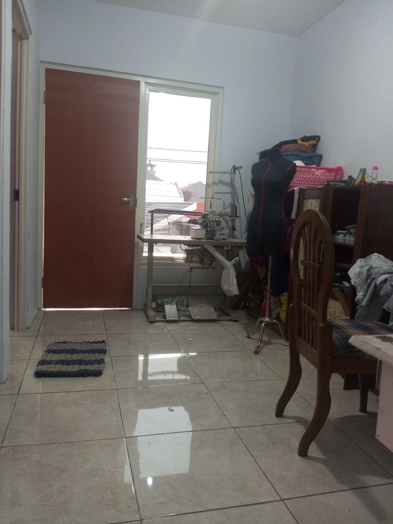 JUA CEPAT RUMAH SIAP HUNI FULL FURNISH DI SEMAMPIR BARAT, SURABAYA