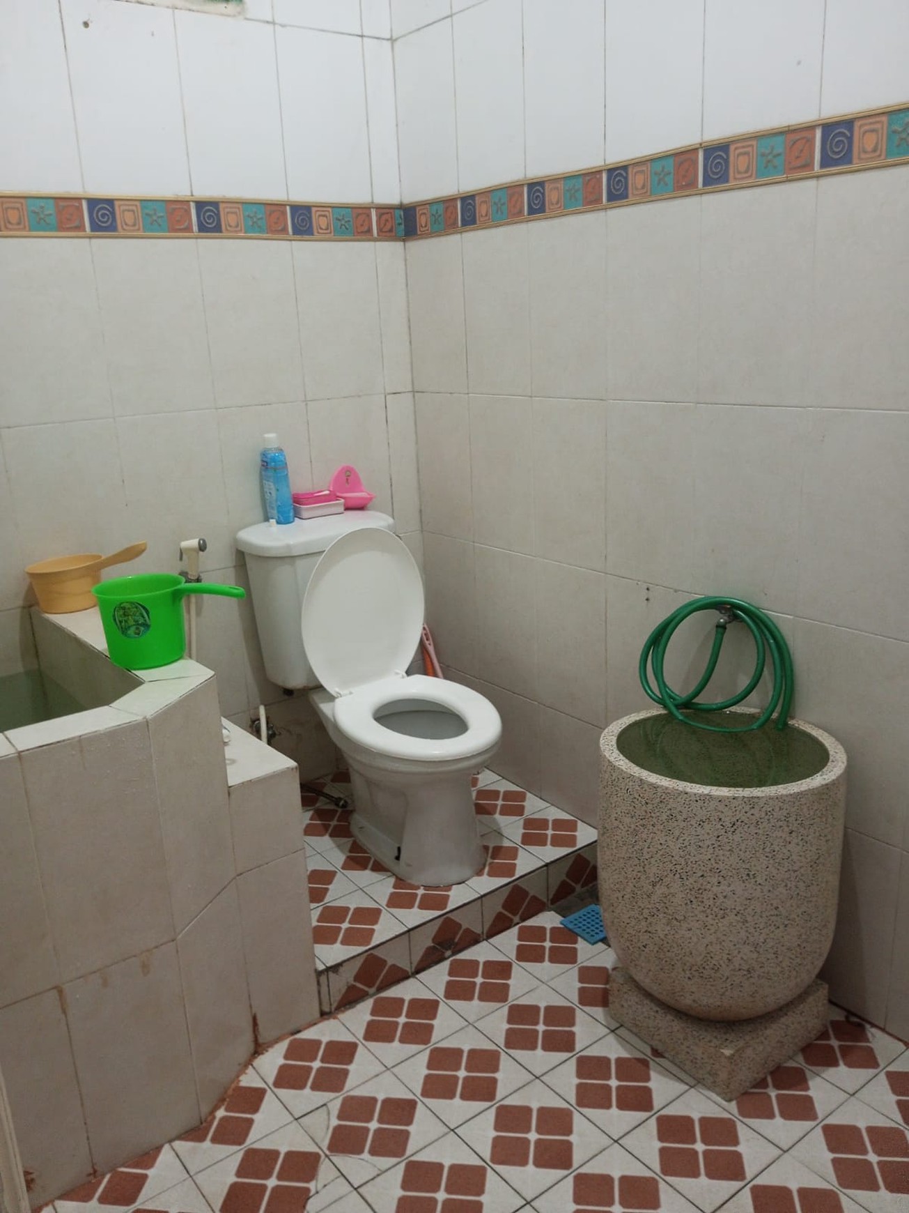 JUA CEPAT RUMAH SIAP HUNI FULL FURNISH DI SEMAMPIR BARAT, SURABAYA