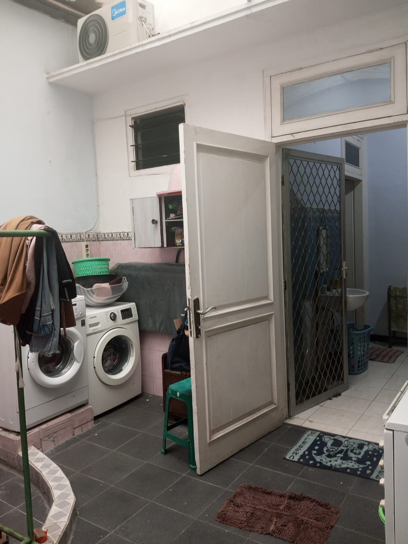 JUA CEPAT RUMAH SIAP HUNI FULL FURNISH DI SEMAMPIR BARAT, SURABAYA