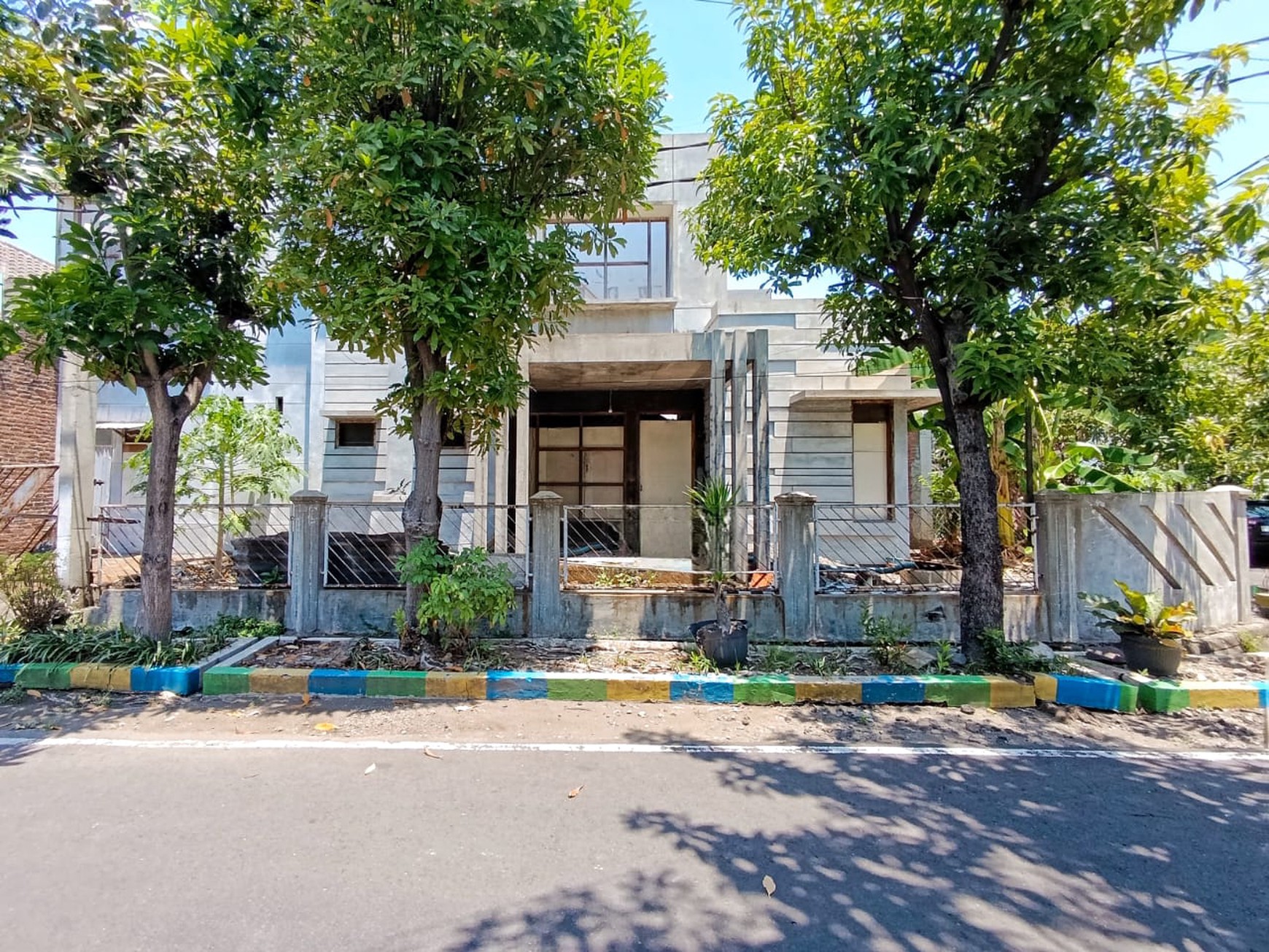 Rumah 2 Lantai Strategis Rungkut Asri Timur, Cocok untuk Usaha Kost2 an