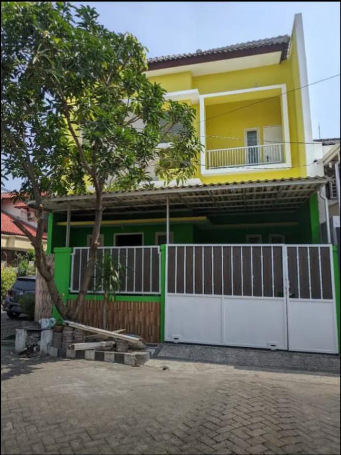 Dijual Rumah Strategis di Semolowaru Elok, 4 Kamar Tidur, Harga Rp 1,5 M Nego
