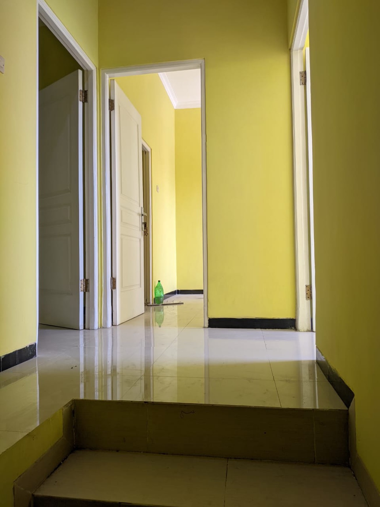 Dijual Rumah Strategis di Semolowaru Elok, 4 Kamar Tidur, Harga Rp 1,5 M Nego