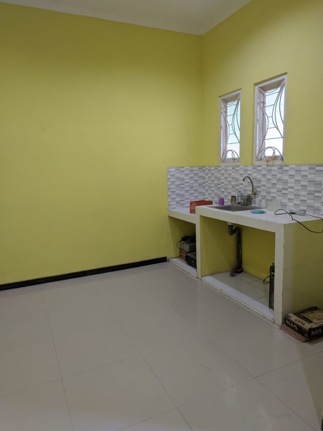 Dijual Rumah Strategis di Semolowaru Elok, 4 Kamar Tidur, Harga Rp 1,5 M Nego