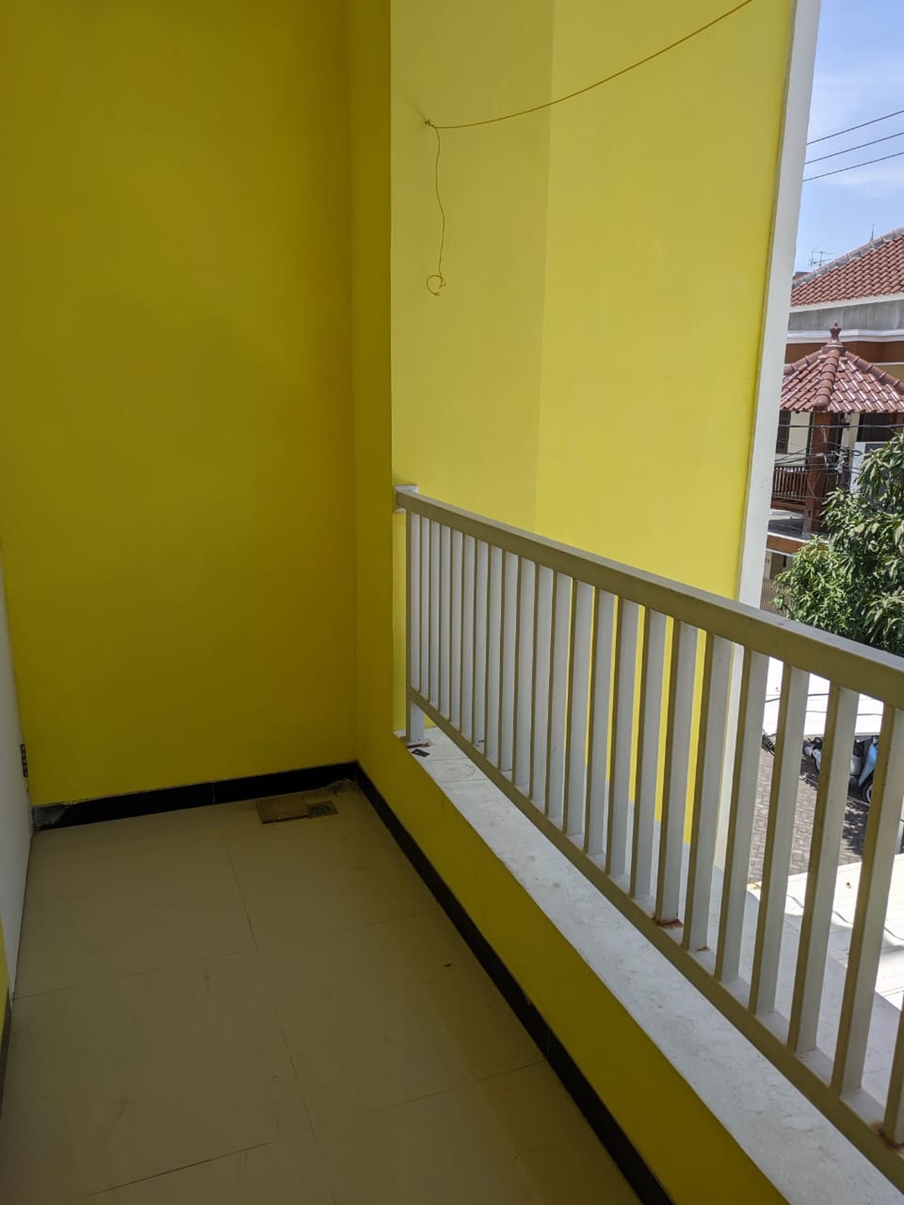 Dijual Rumah Strategis di Semolowaru Elok, 4 Kamar Tidur, Harga Rp 1,5 M Nego