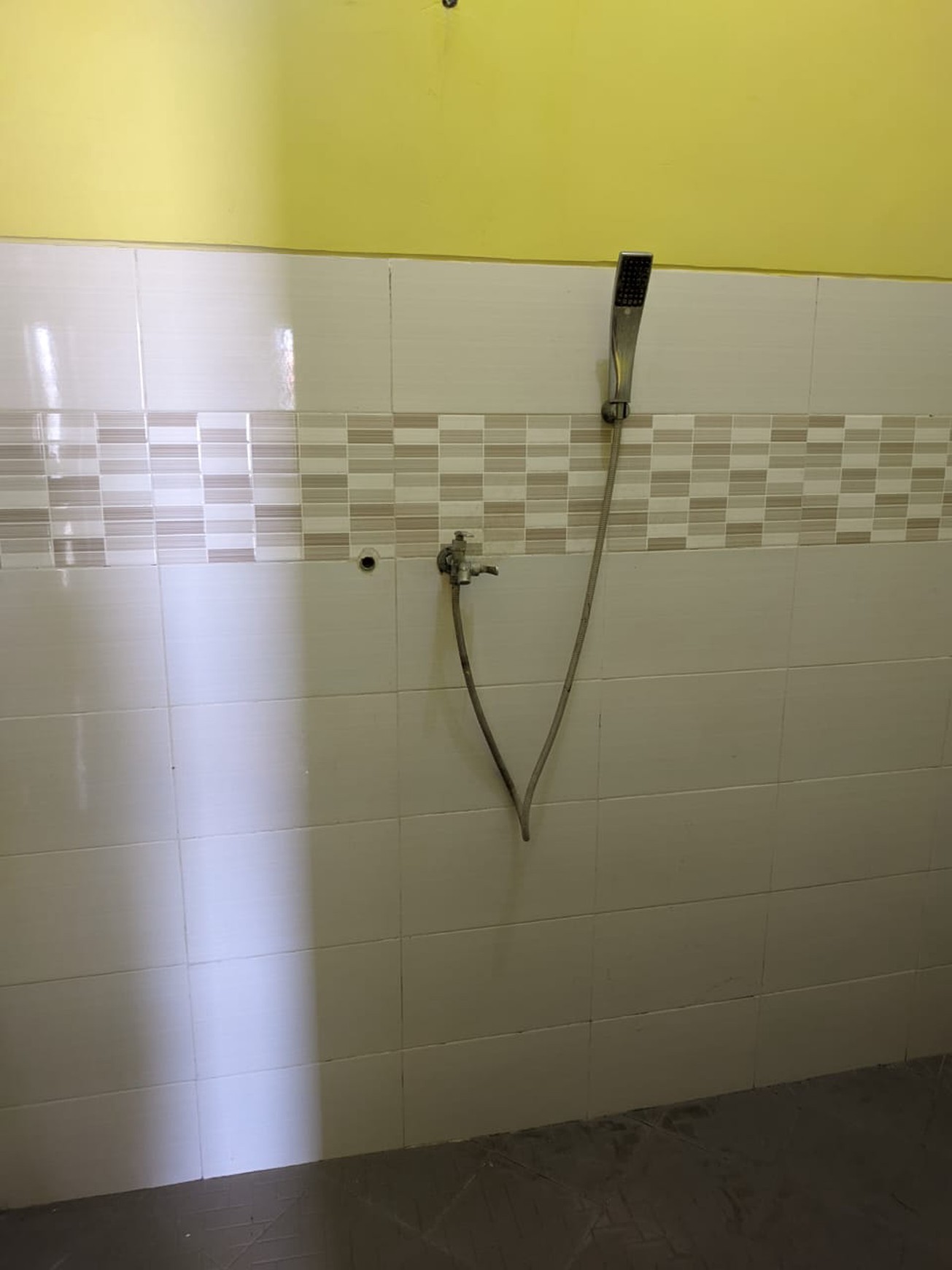 Dijual Rumah Strategis di Semolowaru Elok, 4 Kamar Tidur, Harga Rp 1,5 M Nego