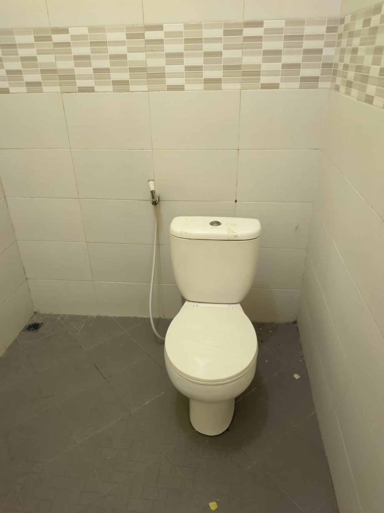 Dijual Rumah Strategis di Semolowaru Elok, 4 Kamar Tidur, Harga Rp 1,5 M Nego