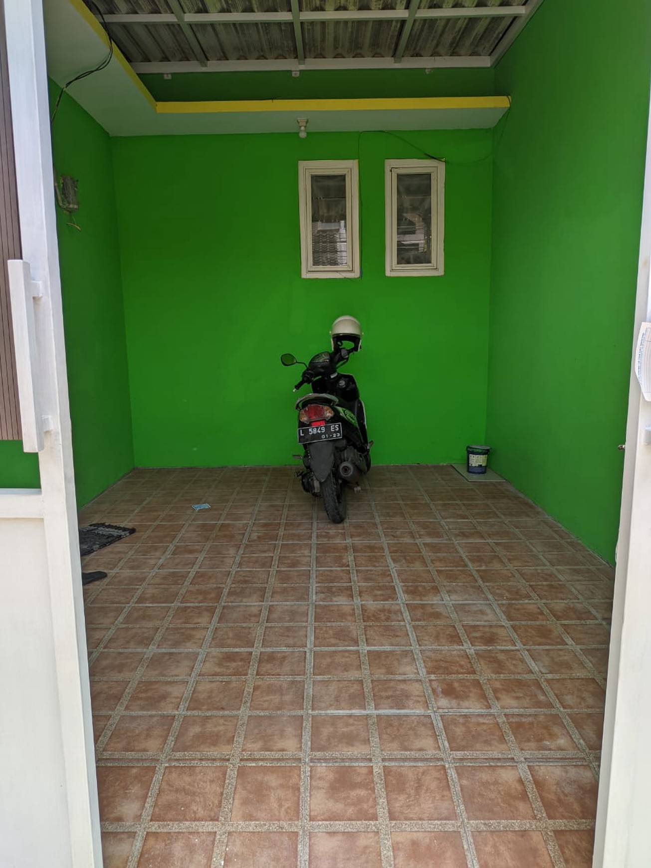 Dijual Rumah Strategis di Semolowaru Elok, 4 Kamar Tidur, Harga Rp 1,5 M Nego