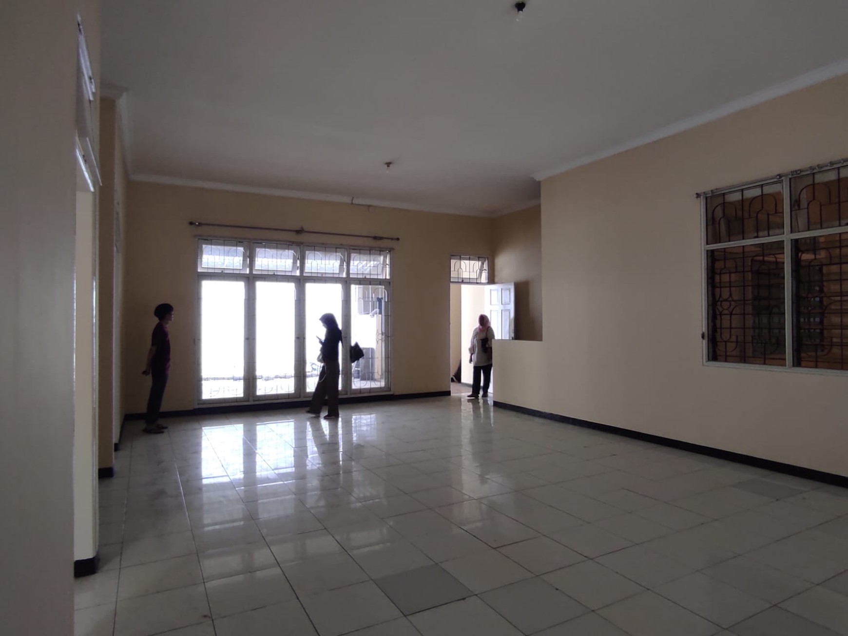 Rumah Luas Tenang Row Jalan Lebar Harga Spesial Rungkut, Surabaya