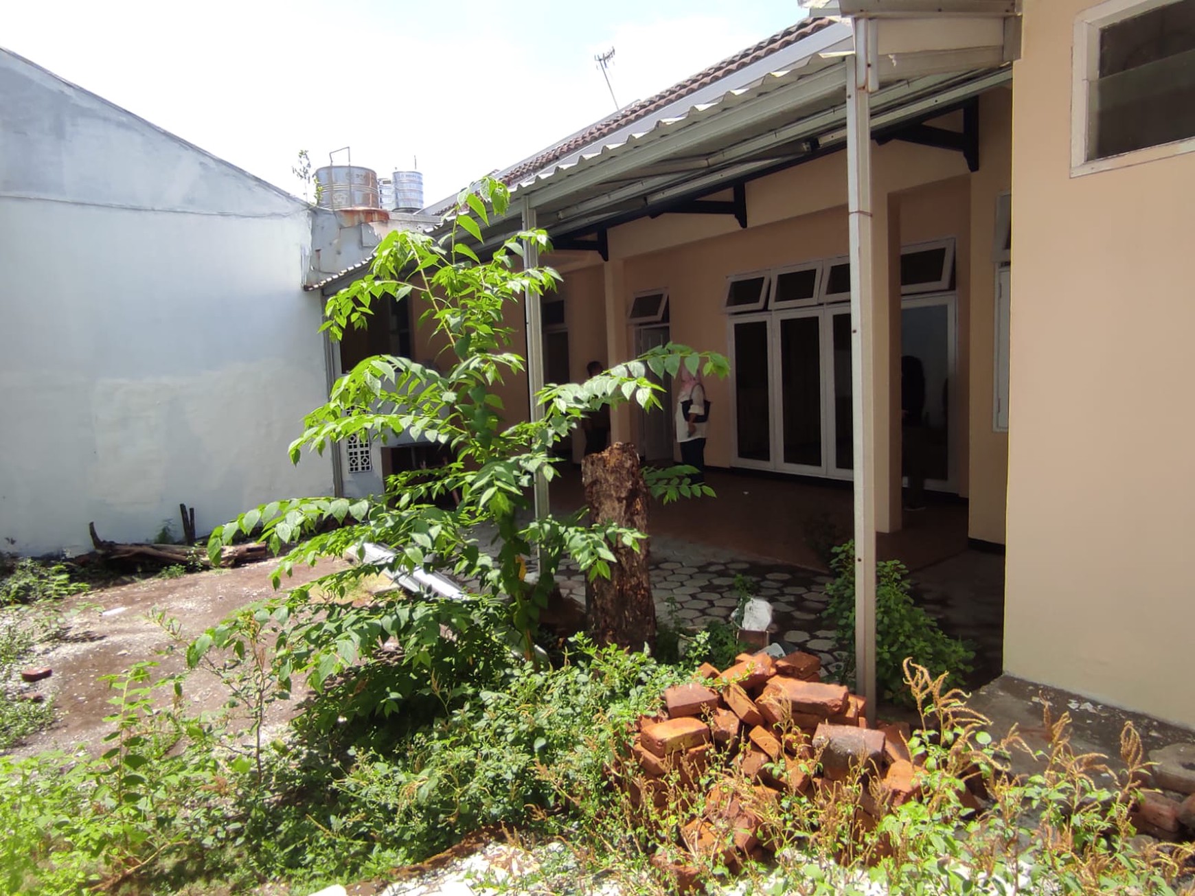 Rumah Luas Tenang Row Jalan Lebar Harga Spesial Rungkut, Surabaya