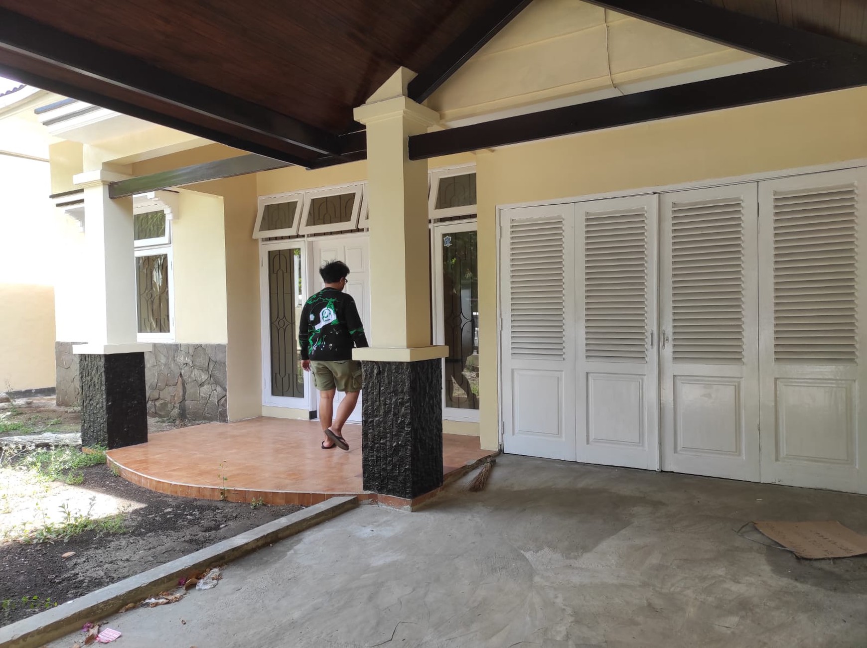 Rumah Luas Tenang Row Jalan Lebar Harga Spesial Rungkut, Surabaya