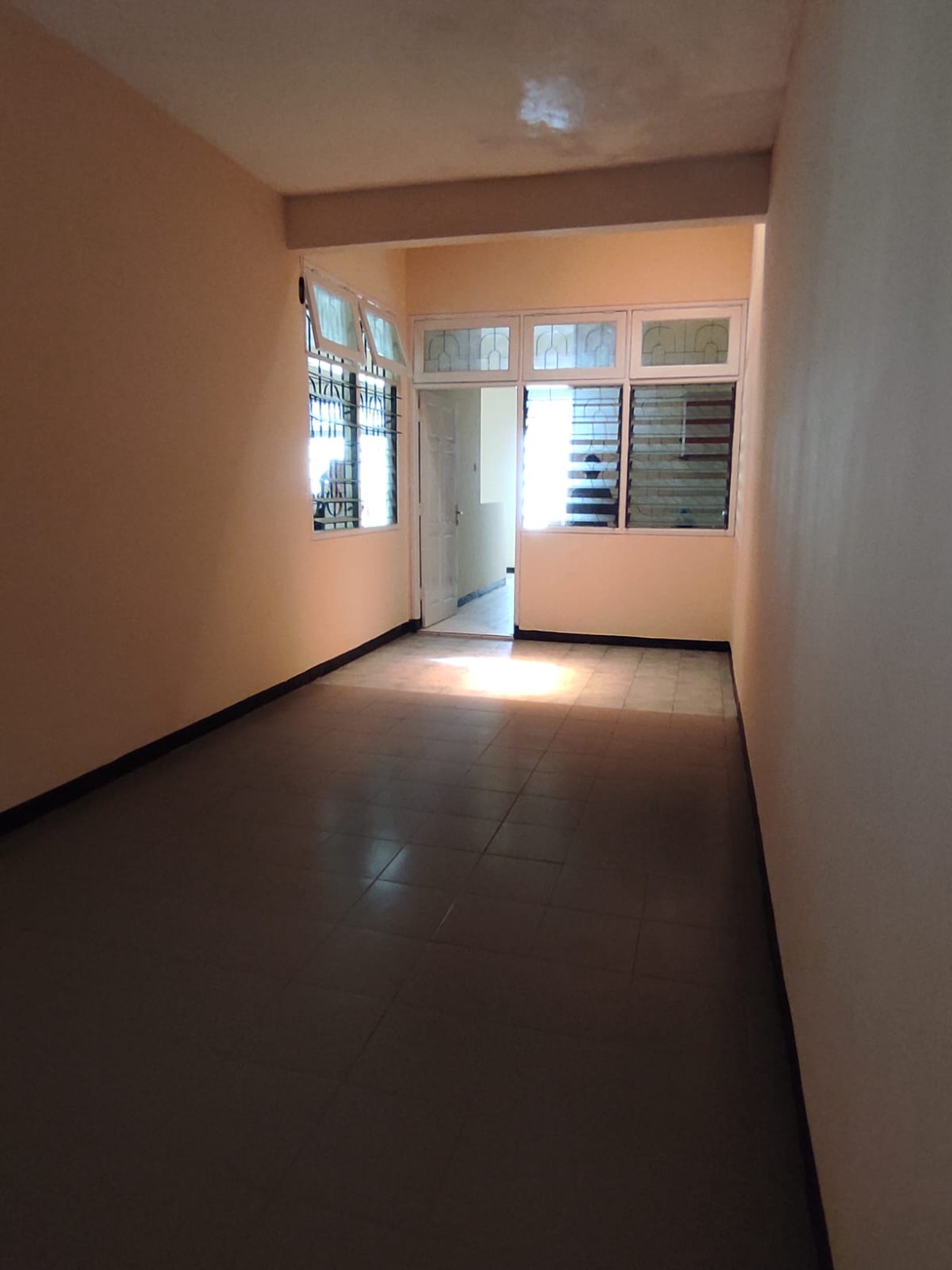 Rumah Luas Tenang Row Jalan Lebar Harga Spesial Rungkut, Surabaya