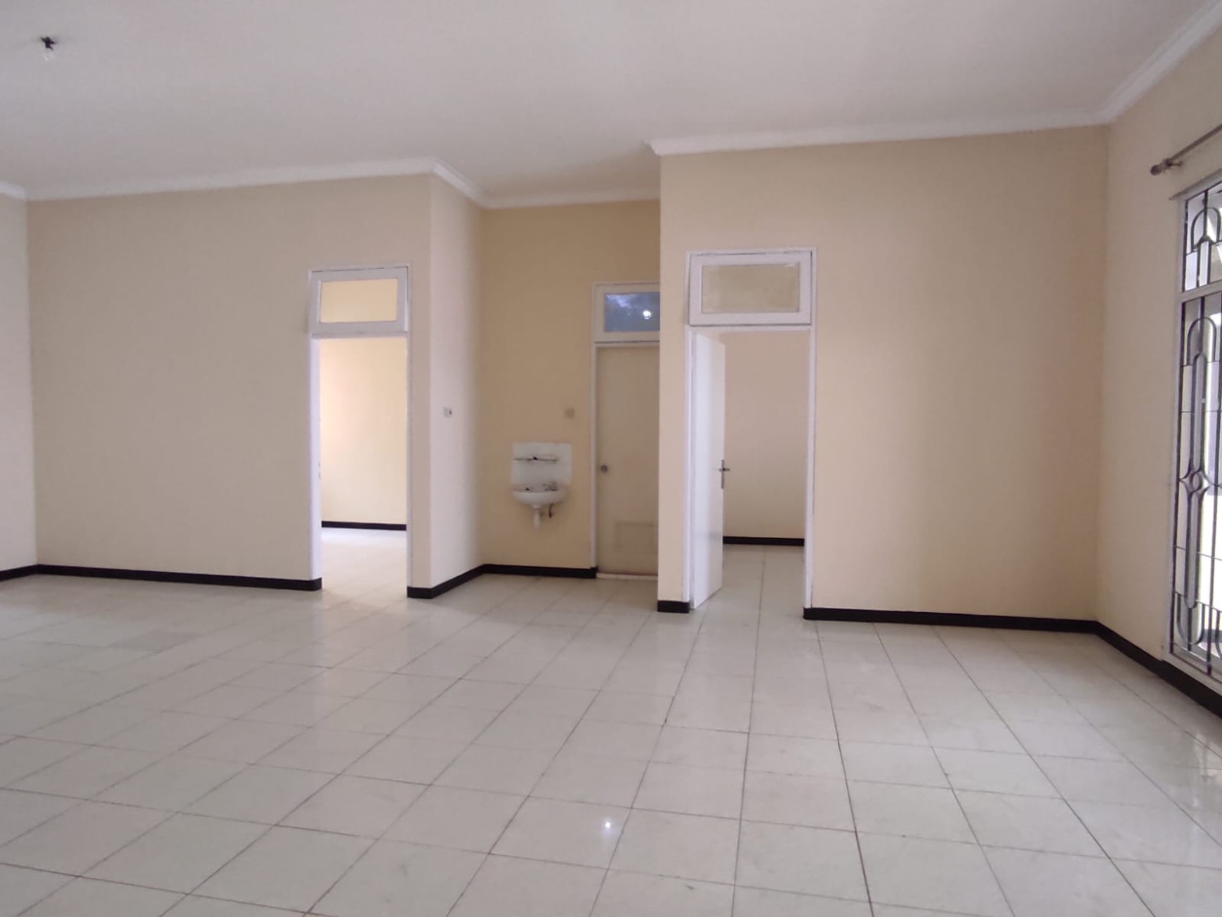 Rumah Luas Tenang Row Jalan Lebar Harga Spesial Rungkut, Surabaya