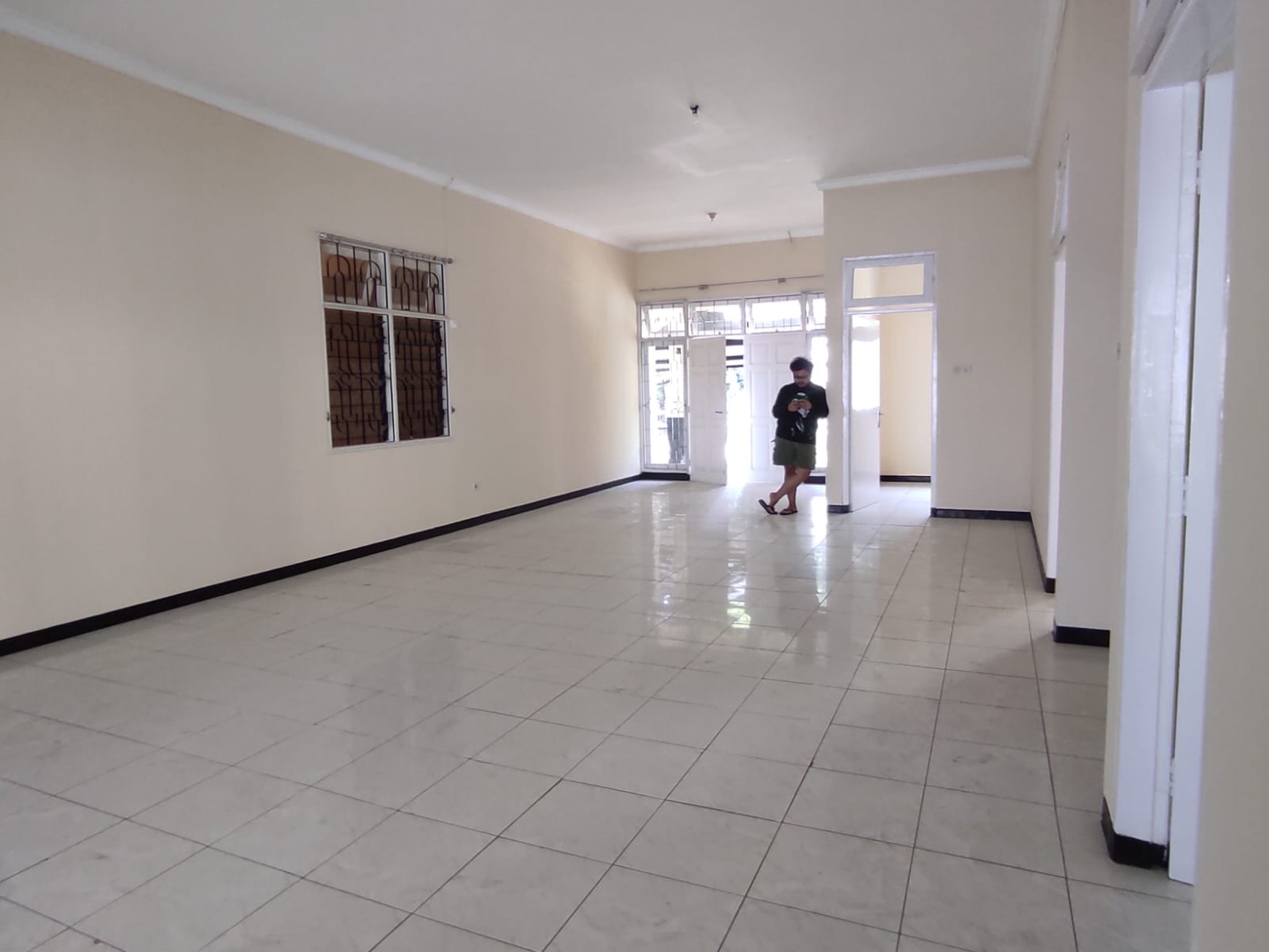 Rumah Luas Tenang Row Jalan Lebar Harga Spesial Rungkut, Surabaya