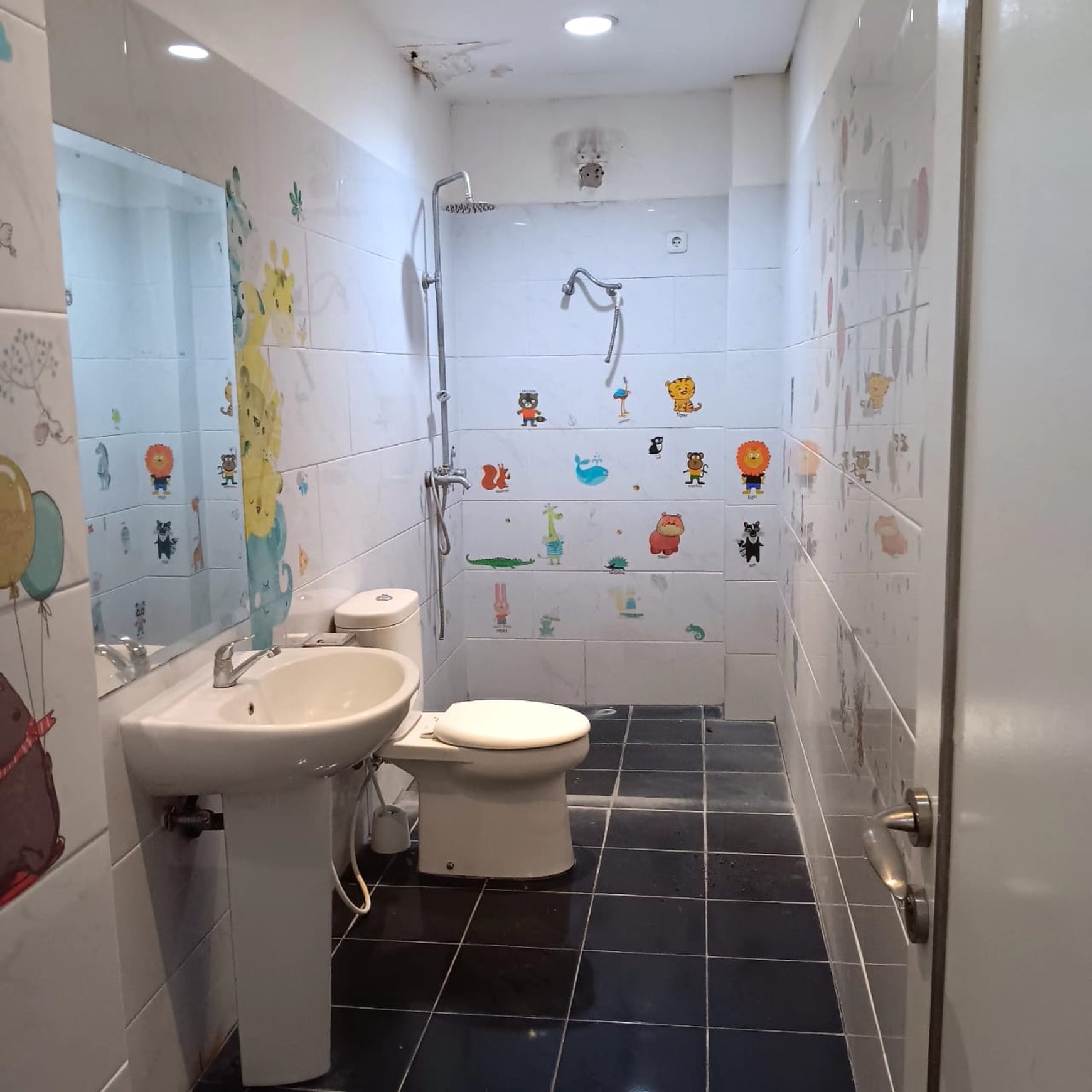 Dijual Mini Building Kawasan Commercial Lokasi Strategis Di Jl. Hang Lekir Raya