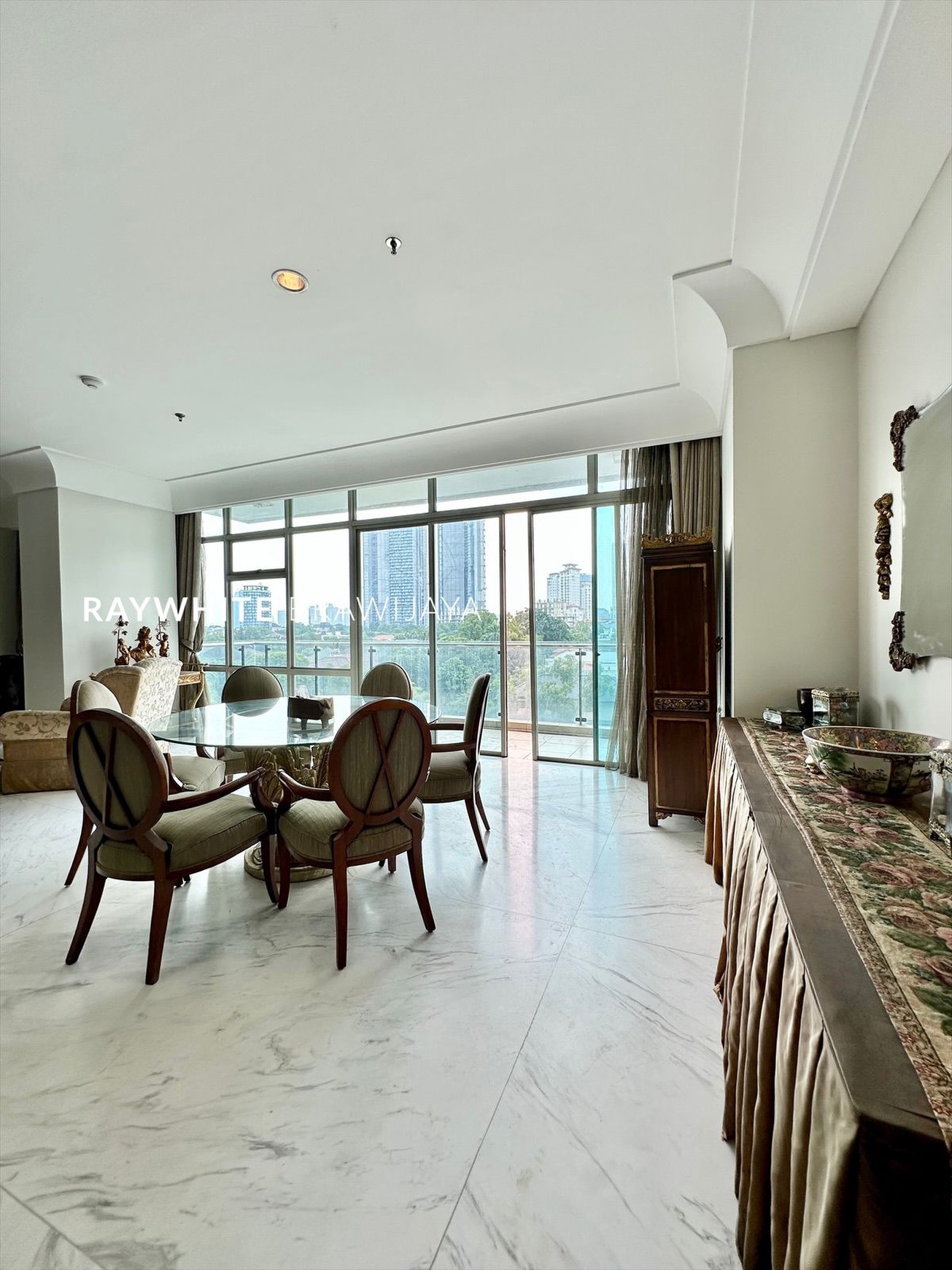 Essence Darmawangsa East Tower 4BR