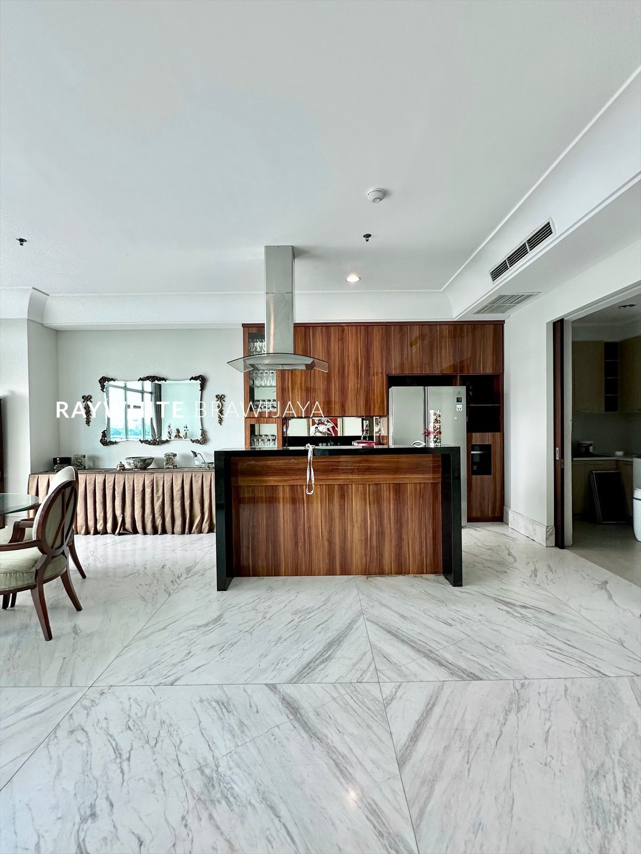 Essence Darmawangsa East Tower 4BR