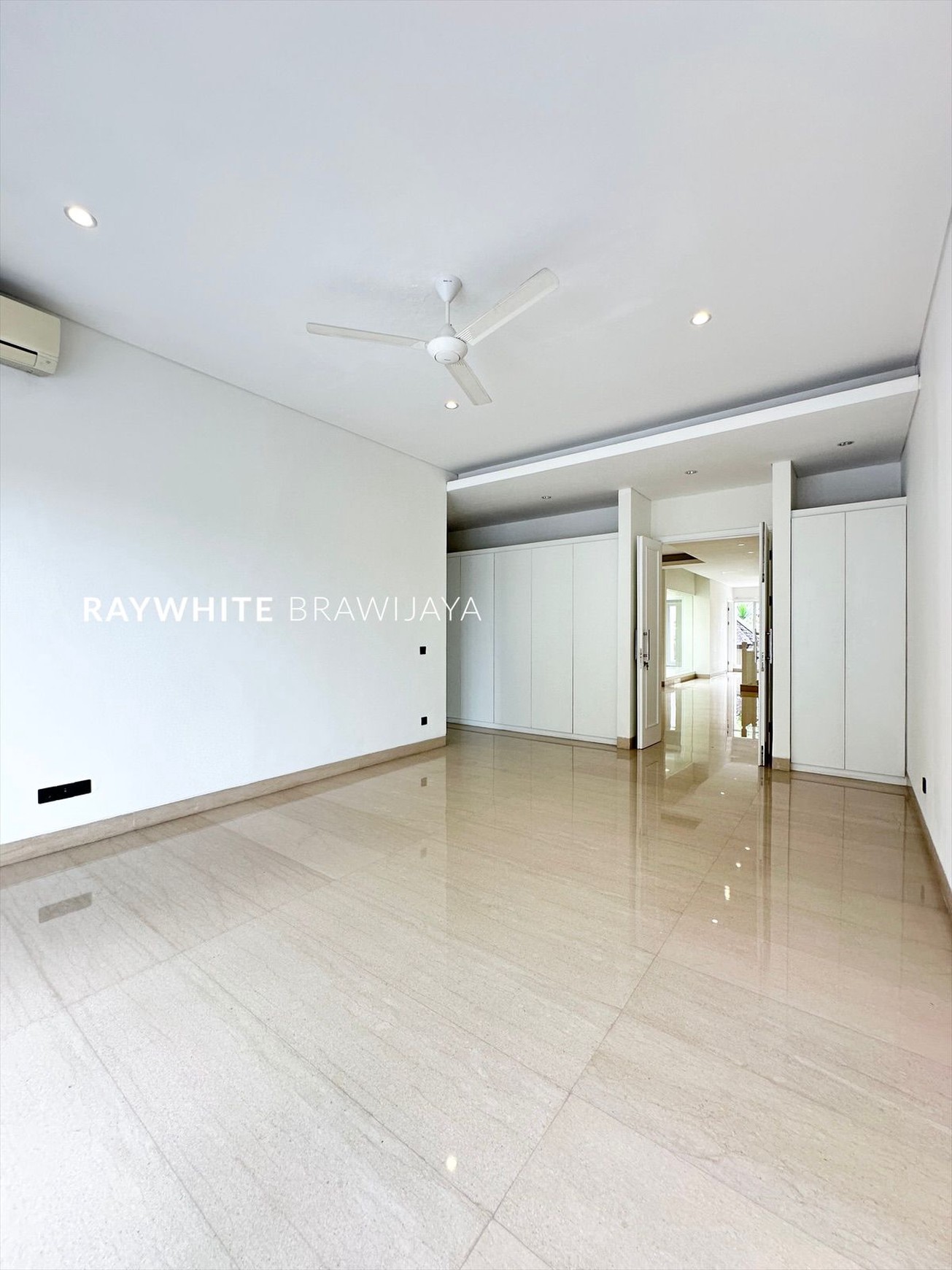 Townhouse Siap Huni Lingkungan Tenang Area Pejaten Barat