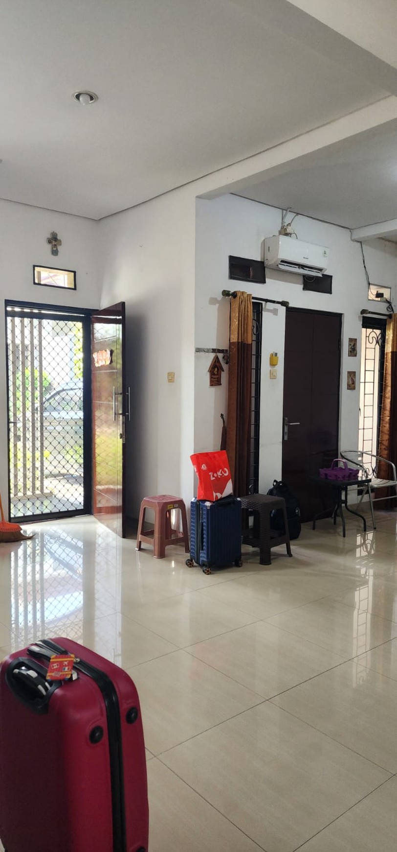Dijual Rumah Sidoarjo Mewah Semi Furnish Puri Surya Jaya Gedangan