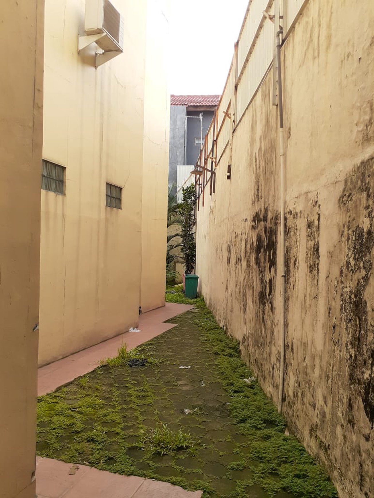 Ampera ragunan pertanian raya luas 1098  kantor dekat busway