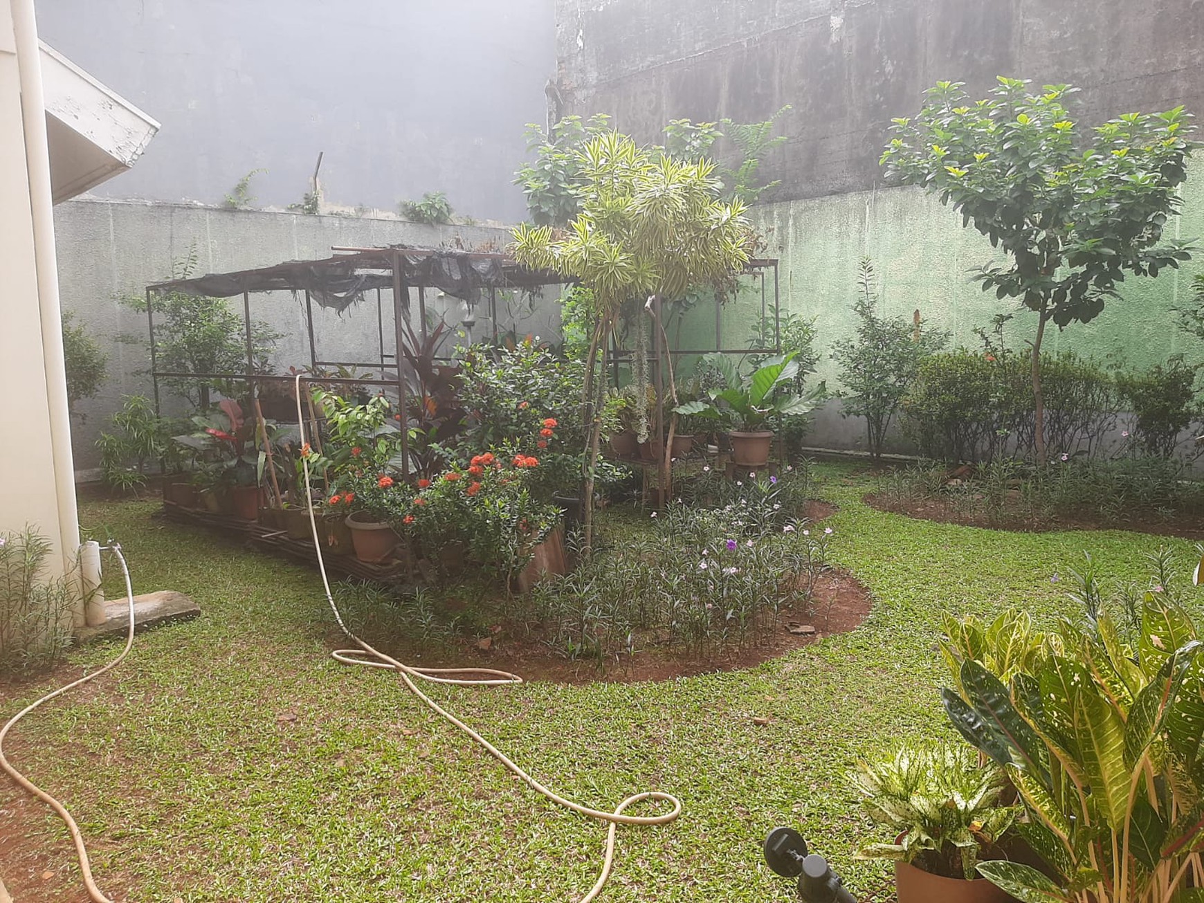 Rumah nyaman di Pondok Indah dekat ke Pondok Indah mall.