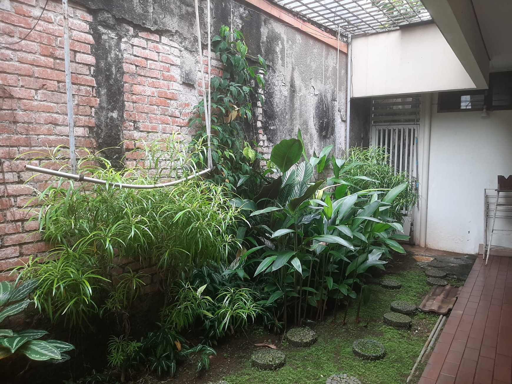 Rumah nyaman di Pondok Indah dekat ke Pondok Indah mall.